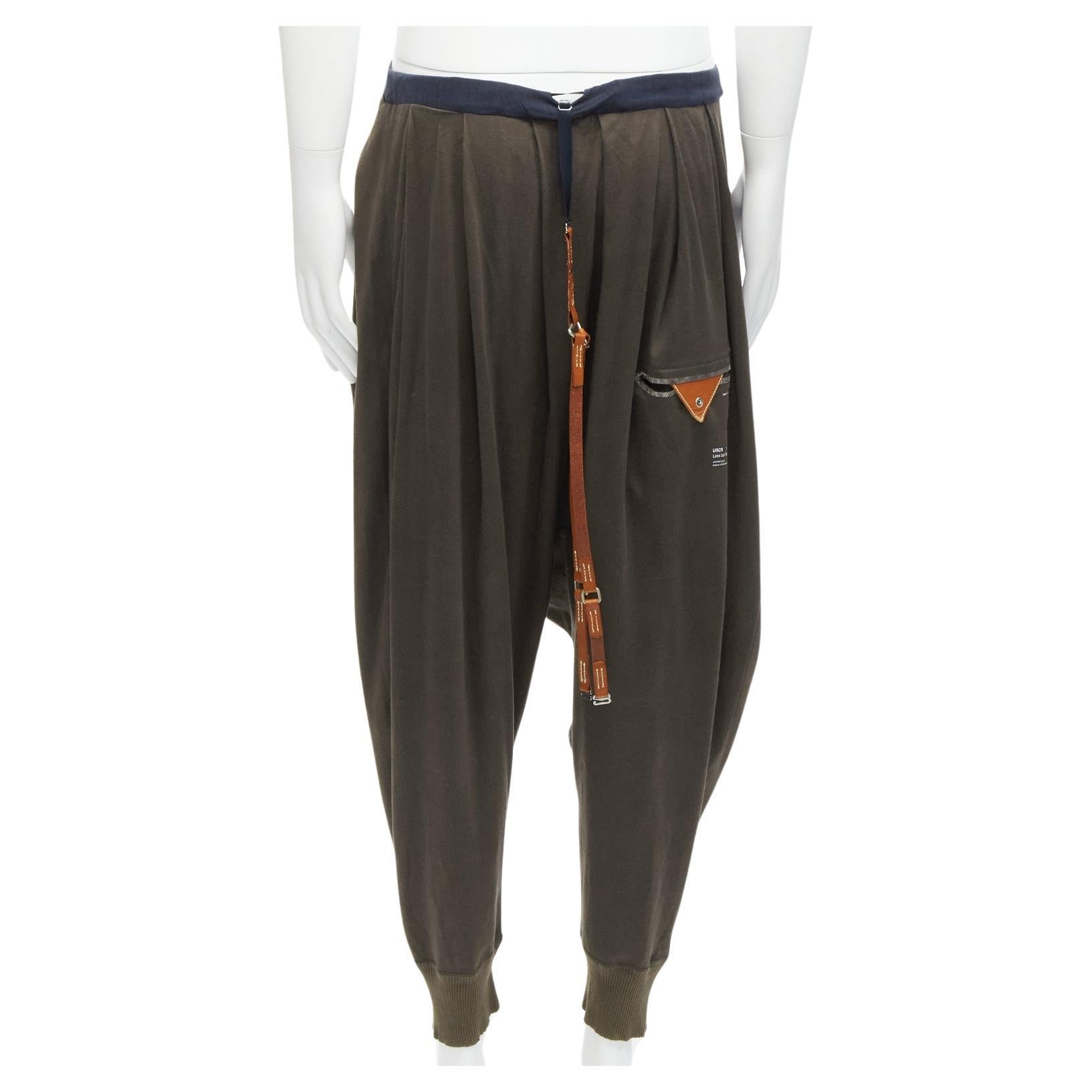 Pantalon de jogging avec bretelles en cuir de coton marron anthracite UNDERCOVER en vente
