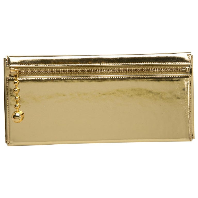 Designed with gold leather, this Undercover creation must be added to your collection. This piece is designed in the shape of a gold bar and features a well-sized interior. This clutch will instantly uplift your look with its stylish