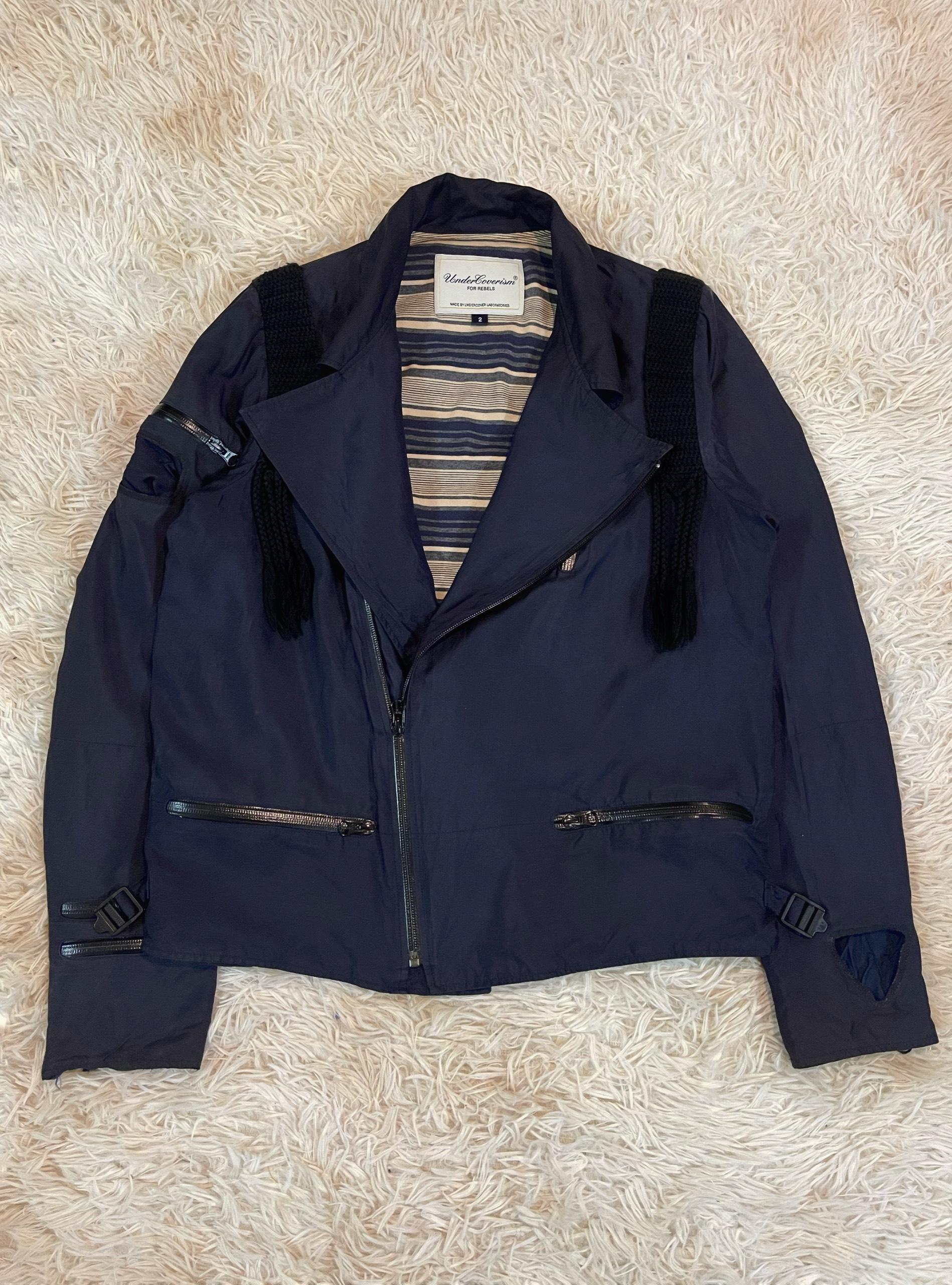 The jacket was part of Spring Summer 2007 collection, the season has a range of different silk riders jacket

Silhouette: comfortable, slim fit riders jacket with many lot of details

Fabric: Cotton/Linen exterior

Lining: Silk

Season: Spring