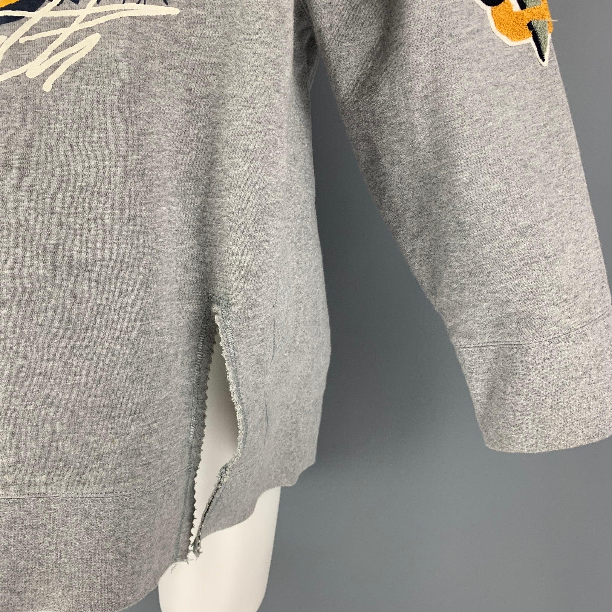 UNDERCOVER sweatshirt comes in a grey cotton featuring a front & back graphic design, oversized fit, front slit, shoulder zipper closure, and a crew-neck. Made in Japan. Very Good
Pre-Owned Condition. 

Marked:   1 

Measurements: 
 
Shoulder: 24