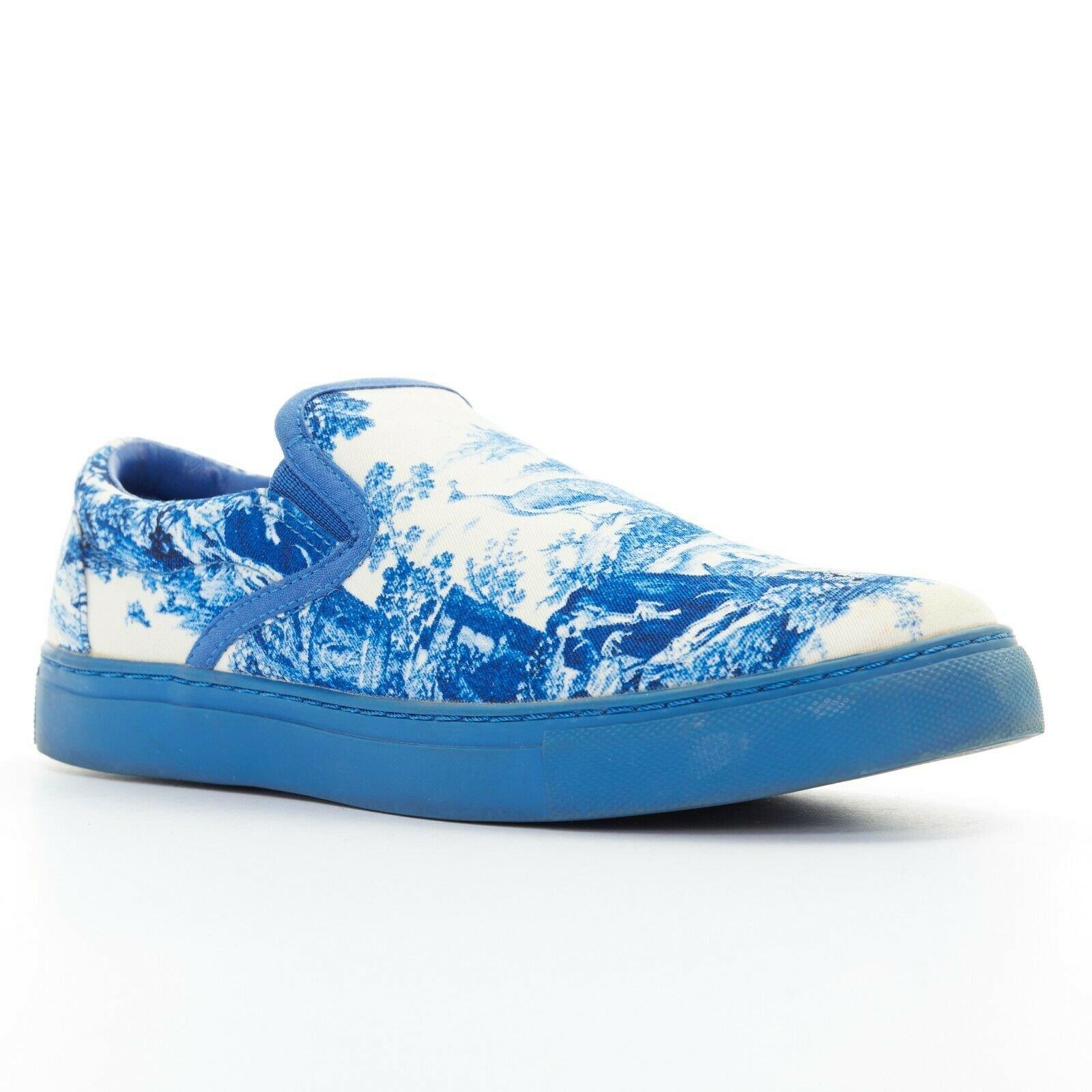 UNDERCOVER white blue chinoiserie print canvas slip on skate shoes XXS US6 
Reference: JETI/A00140 
Brand: Undercover 
Material: Canvas 
Color: White 
Pattern: Other 
Extra Detail: Blue and white. Chinoiserie inspired printed canvas upper. Blue