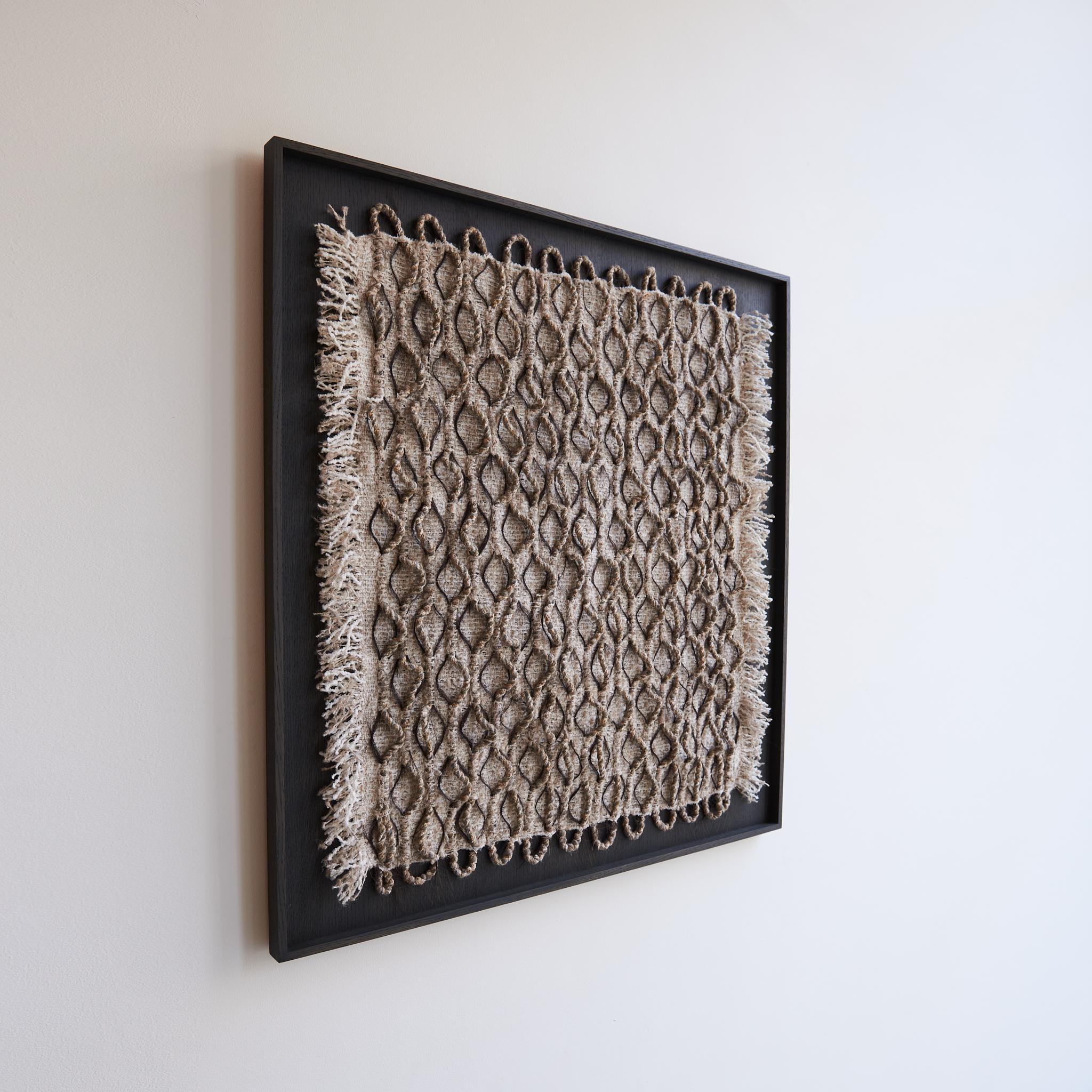 Unterneath #2 Wandskulptur von Delphine Cobbaert (Belgisch) im Angebot