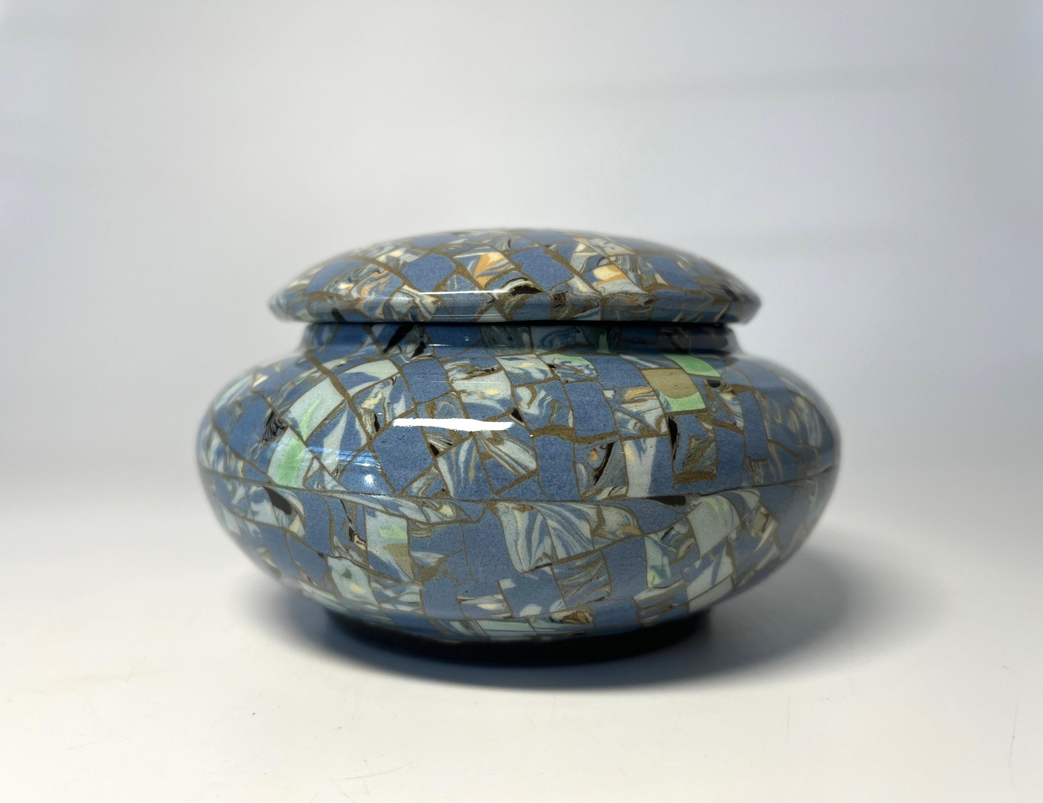 Pot à couvercle en céramique bleu pâle avec mosaïque Jean Gerbino, Vallauris, France Excellent état - En vente à Rothley, Leicestershire