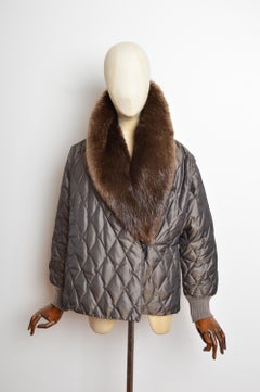 Understated Max Mara Vintage Quilted Goose Down Fur Collar Jacket