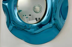 espejo de cristal azul celeste hecho a mano 'Undulate' Dia.40'' by Ghiró Studio