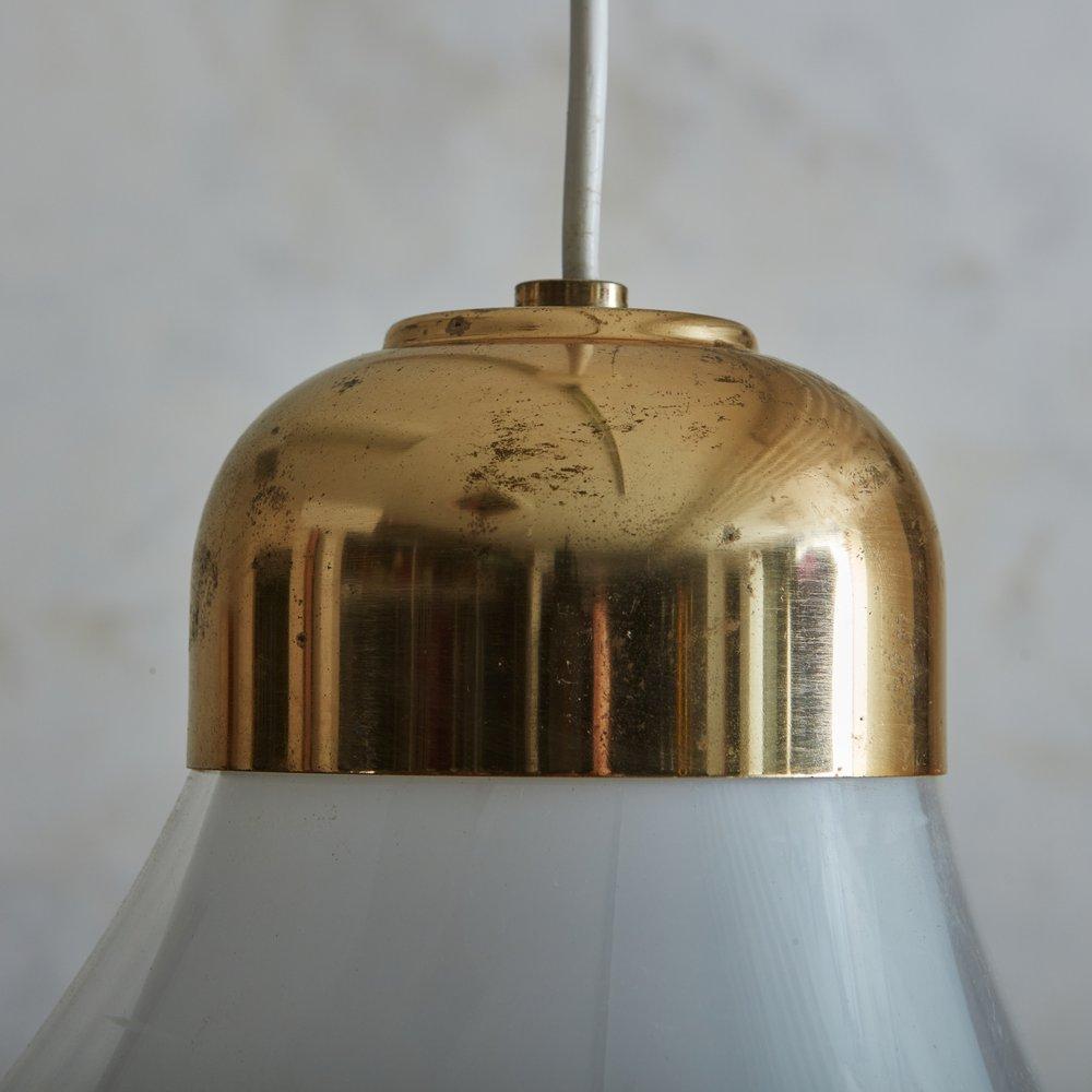 Undulating Acrylic + Brass Pendant Light, Italy 1970s For Sale 3
