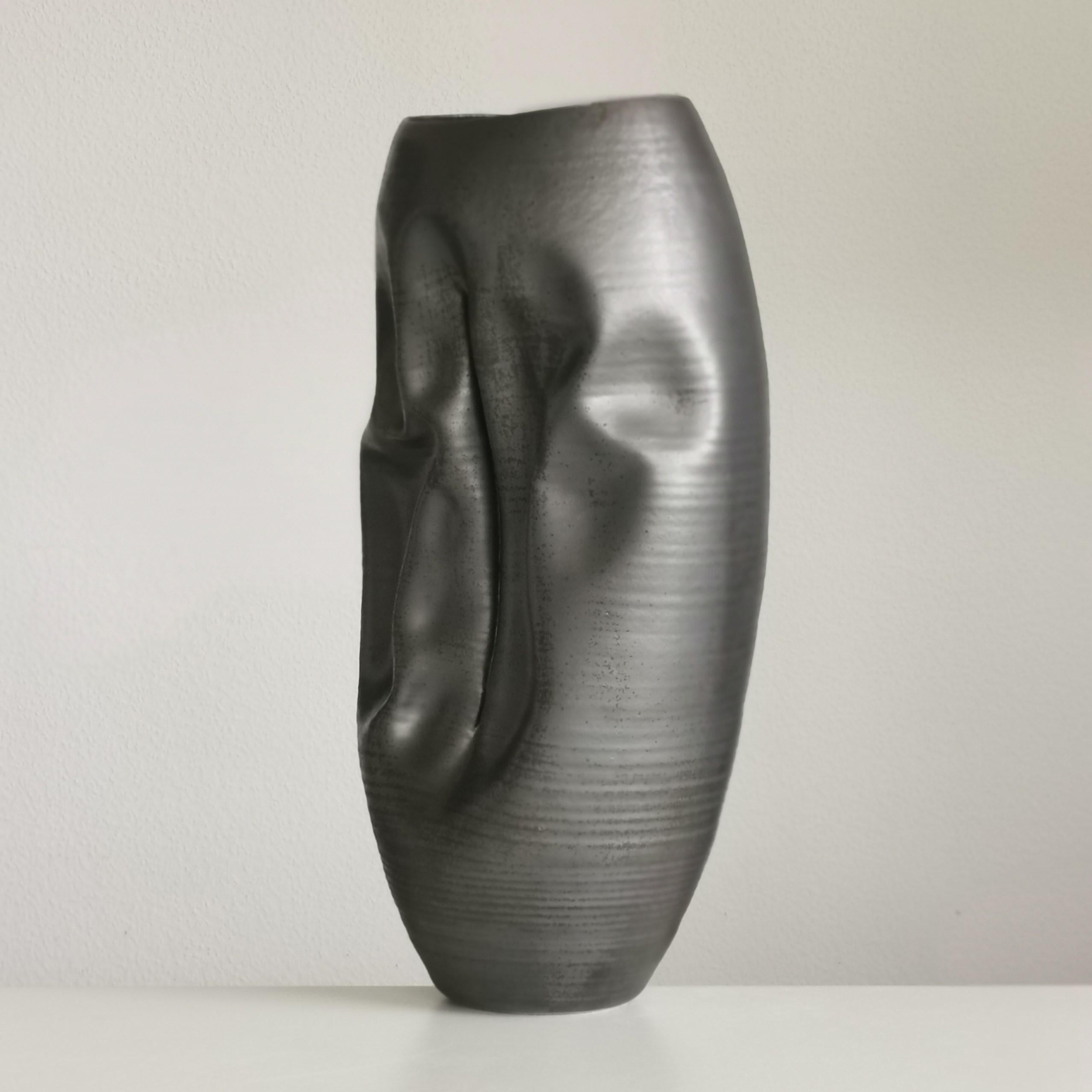 Undulating Crumpled Form No 70, a Ceramic Vessel by Nicholas Arroyave-Portela For Sale 1