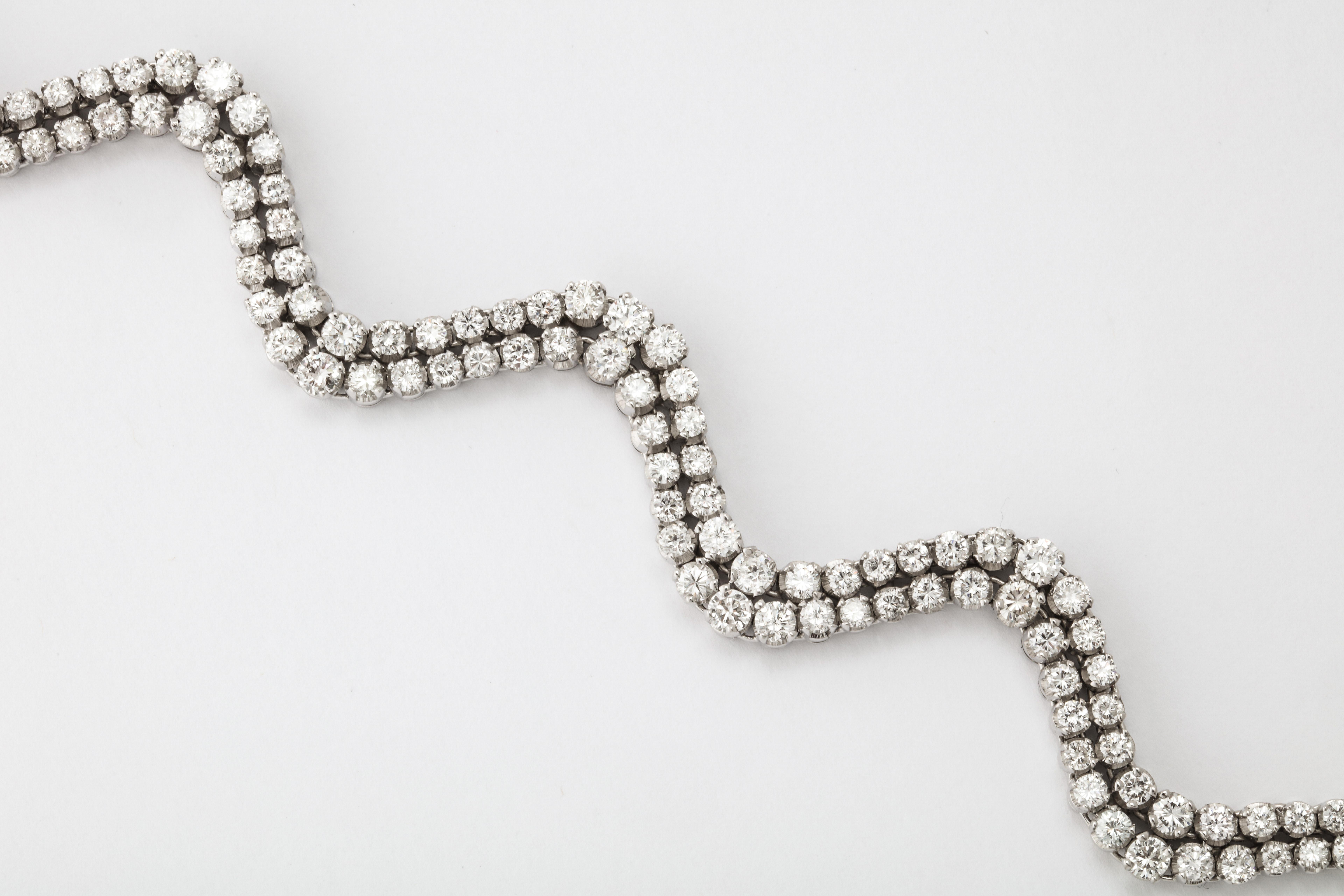 Fine Diamond Bracelet With Flexible Undulating Design In Good Condition For Sale In New York, NY