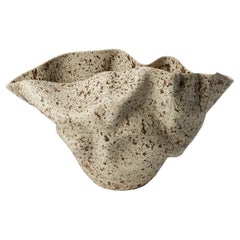 Forme ondulée en glaçure mouchetée n° 145 de Nicholas Arroyave-Portela