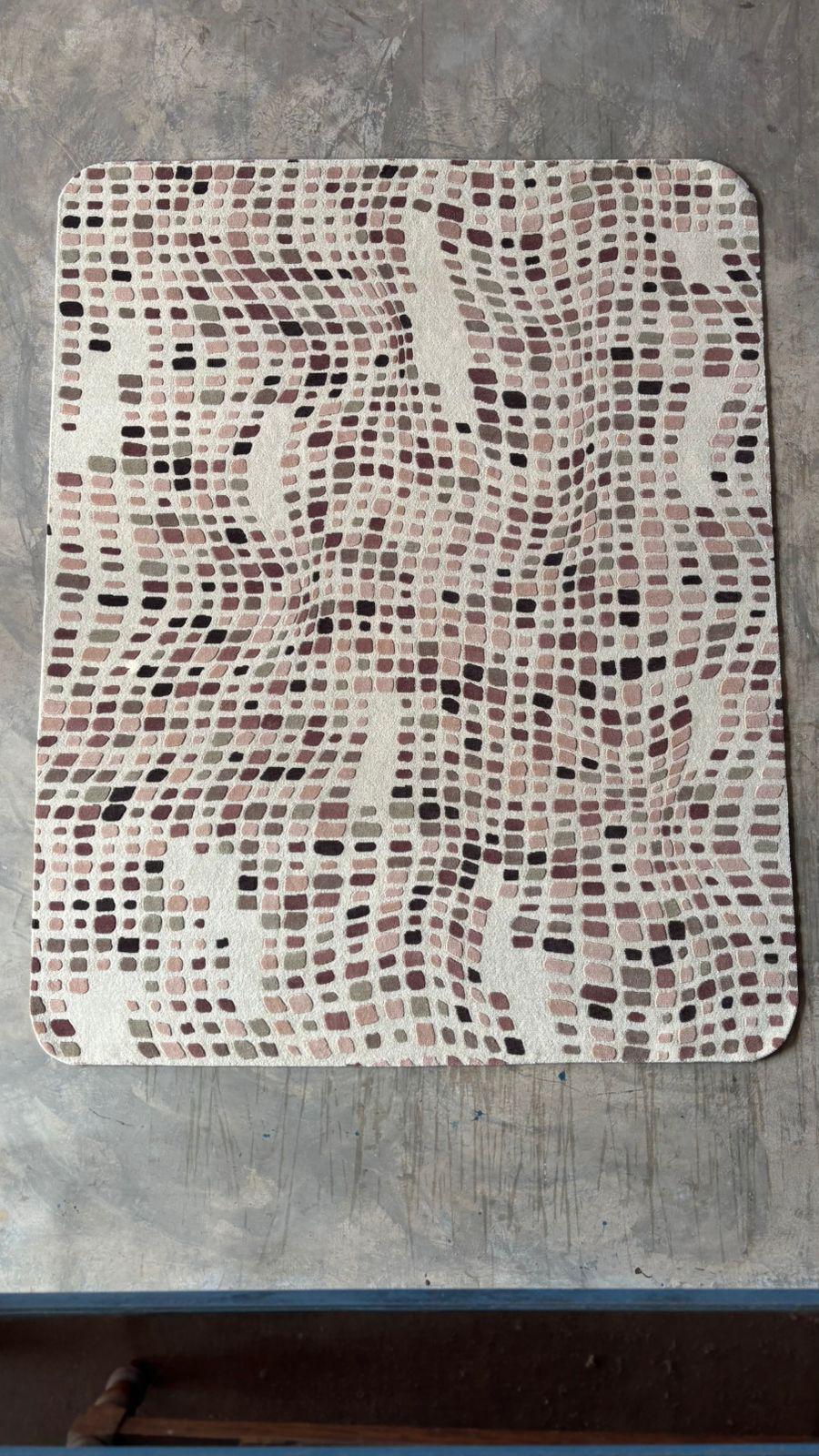 Annodato a mano Tappeto Undulating Grid annodato a mano 8'x10'- Lana tibetana e seta di bambù - By Design Modern in vendita