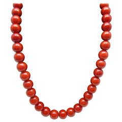 Undyed Midcentury Red Coral Halskette Perlen mit AGL Bericht