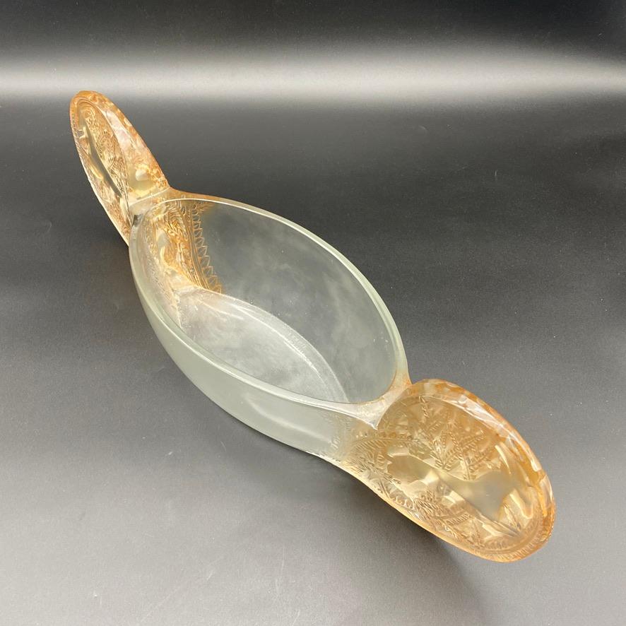 Blown Glass une jardinière Saint Hubert de R.lalique