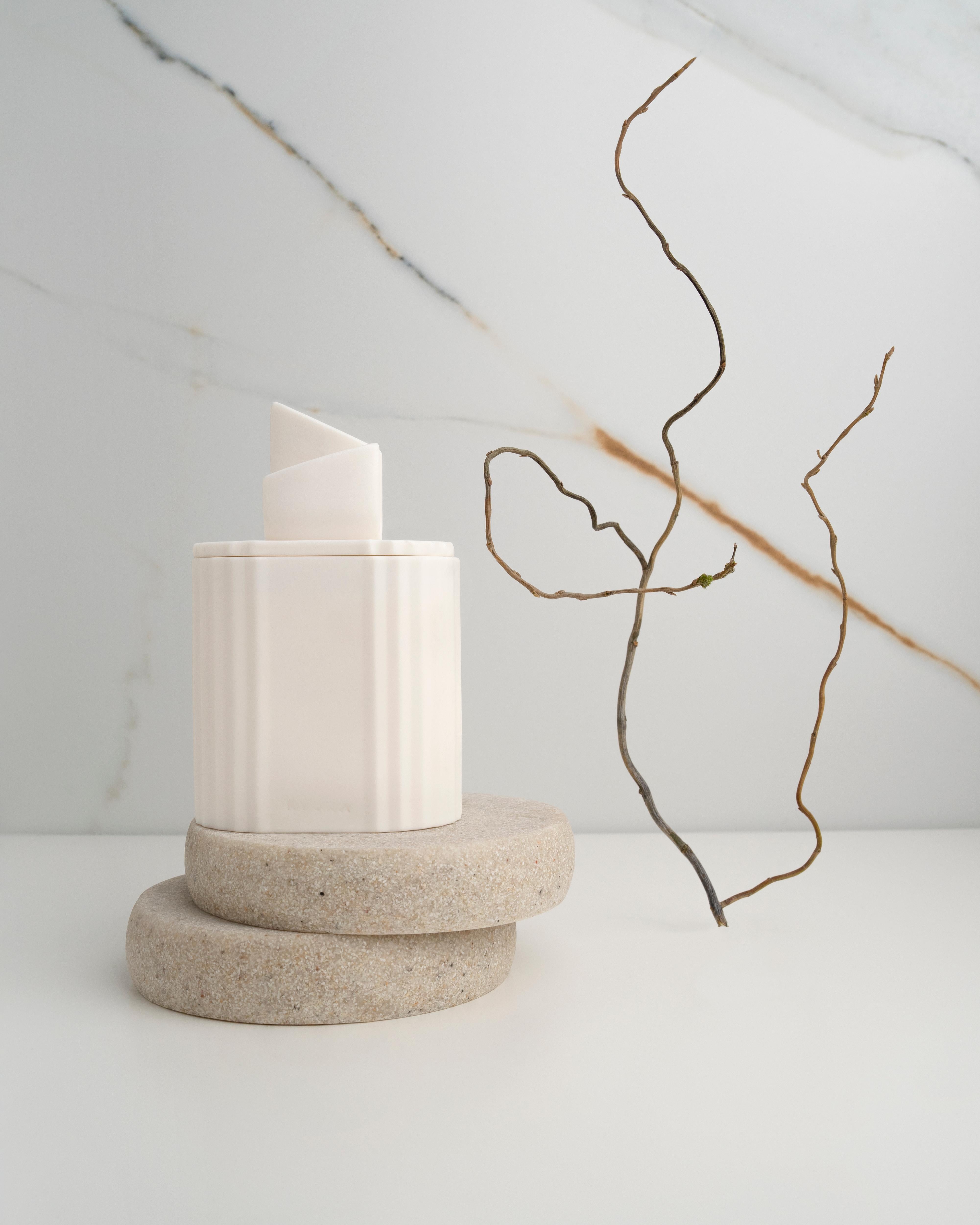 Dekorative Kerze mit Scented-Muster aus Parian-Porzellan, Design Award 2022 im Zustand „Neu“ im Angebot in MILANÓWEK, 14