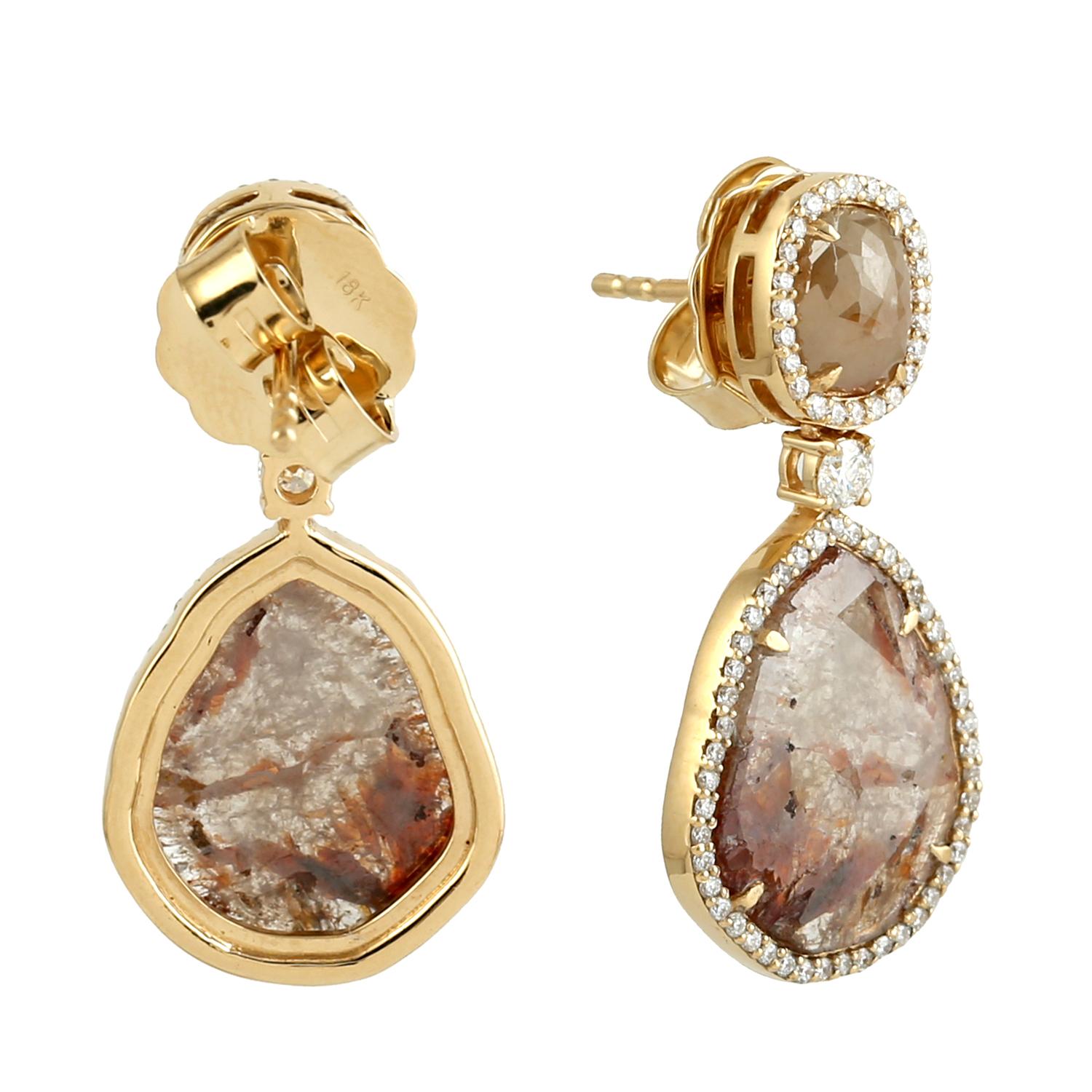 Art déco Boucles d'oreilles pendantes de forme irrégulière avec diamants en or 18k en vente