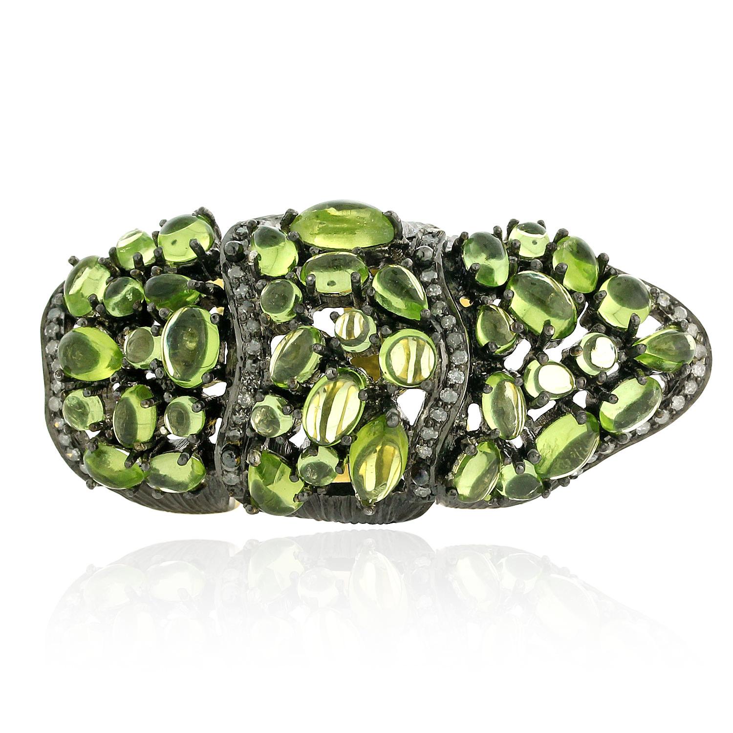 Uneven Shaped Peridot & Pave Diamonds Long Ring Made in 18k Gold & Silver In New Condition For Sale In New York, NY