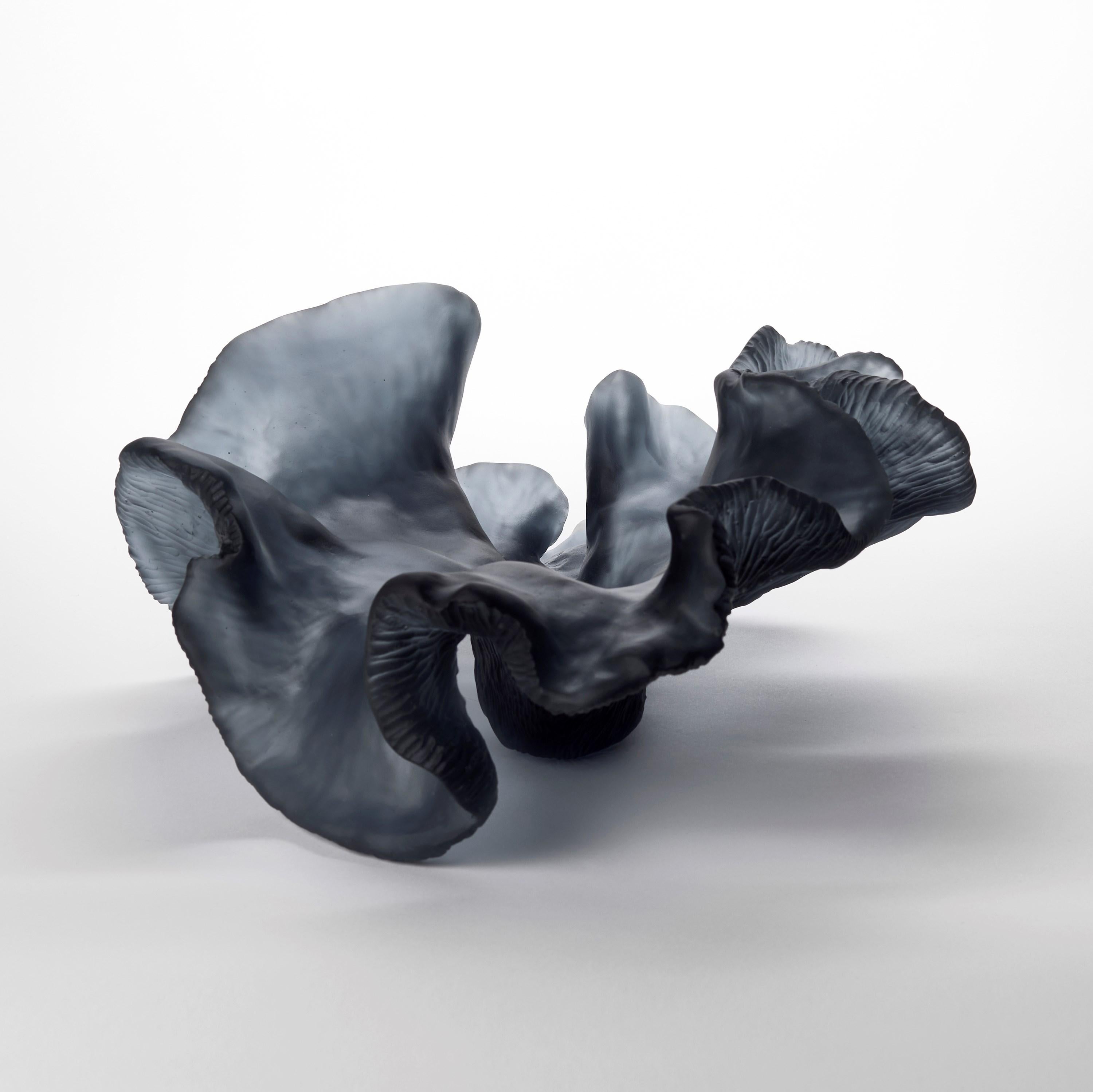Calco Unfolding Existence, scultura in vetro fuso ispirata al corallo grigio di Monette Larsen in vendita
