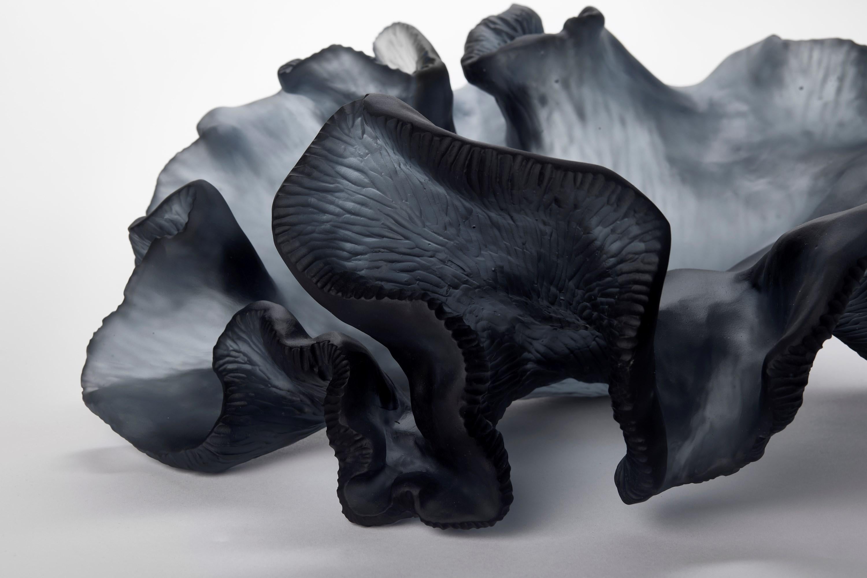 XXI secolo e contemporaneo Unfolding Existence, scultura in vetro fuso ispirata al corallo grigio di Monette Larsen in vendita