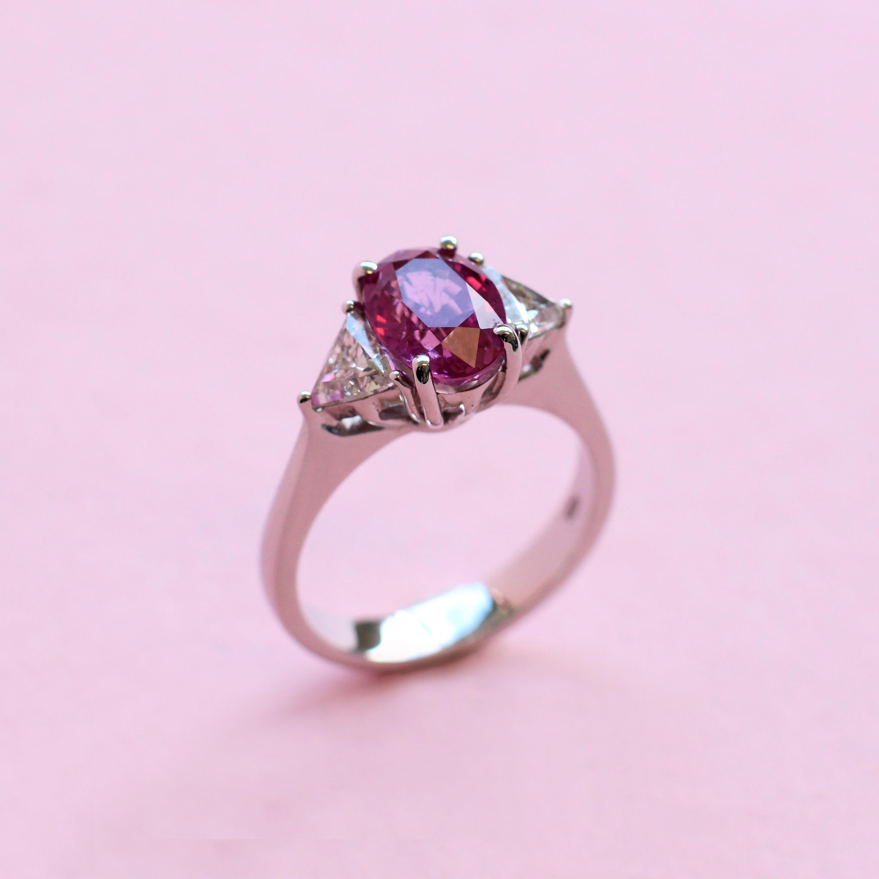 Contemporary Unforgettable 3.20 Carat Pink Sapphire and White Diamond Three-Stone Ring For Sale