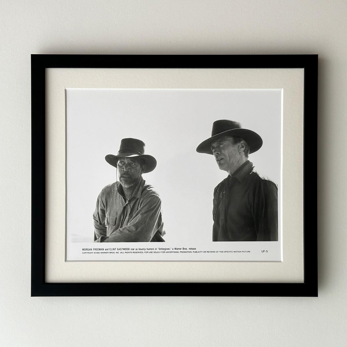 Original Warner Bros 8x10 inches Publicity Still for Clint Eastwood's Unforgiven featuring a great image of Eastwood and Morgan Freeman.

Unforgiven bagged 4 Oscars, including Best Picture and Best Director for Eastwood. 

Publicity