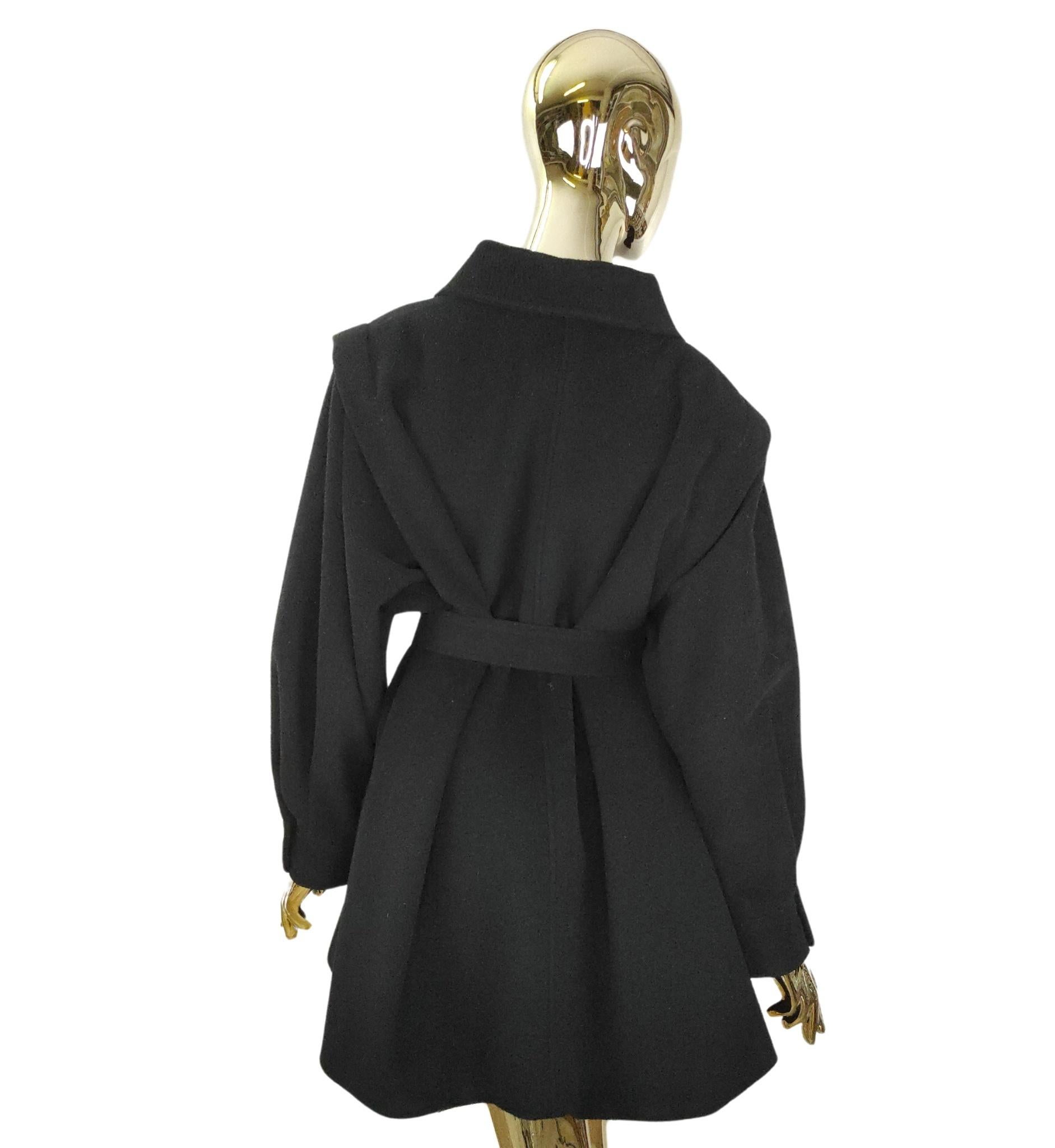 Nero Cappotto Ungaro anni '80 in lana nera in vendita