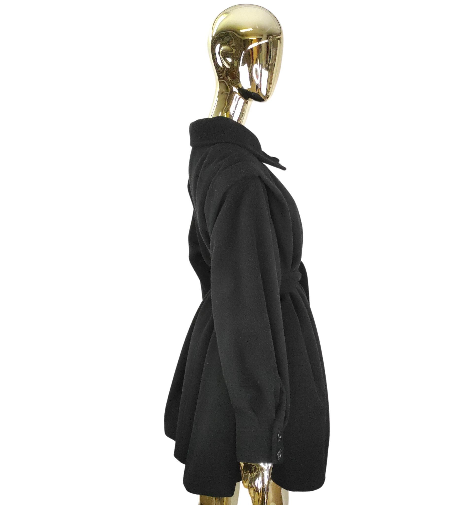 Cappotto Ungaro anni '80 in lana nera In condizioni buone in vendita a Milano, IT