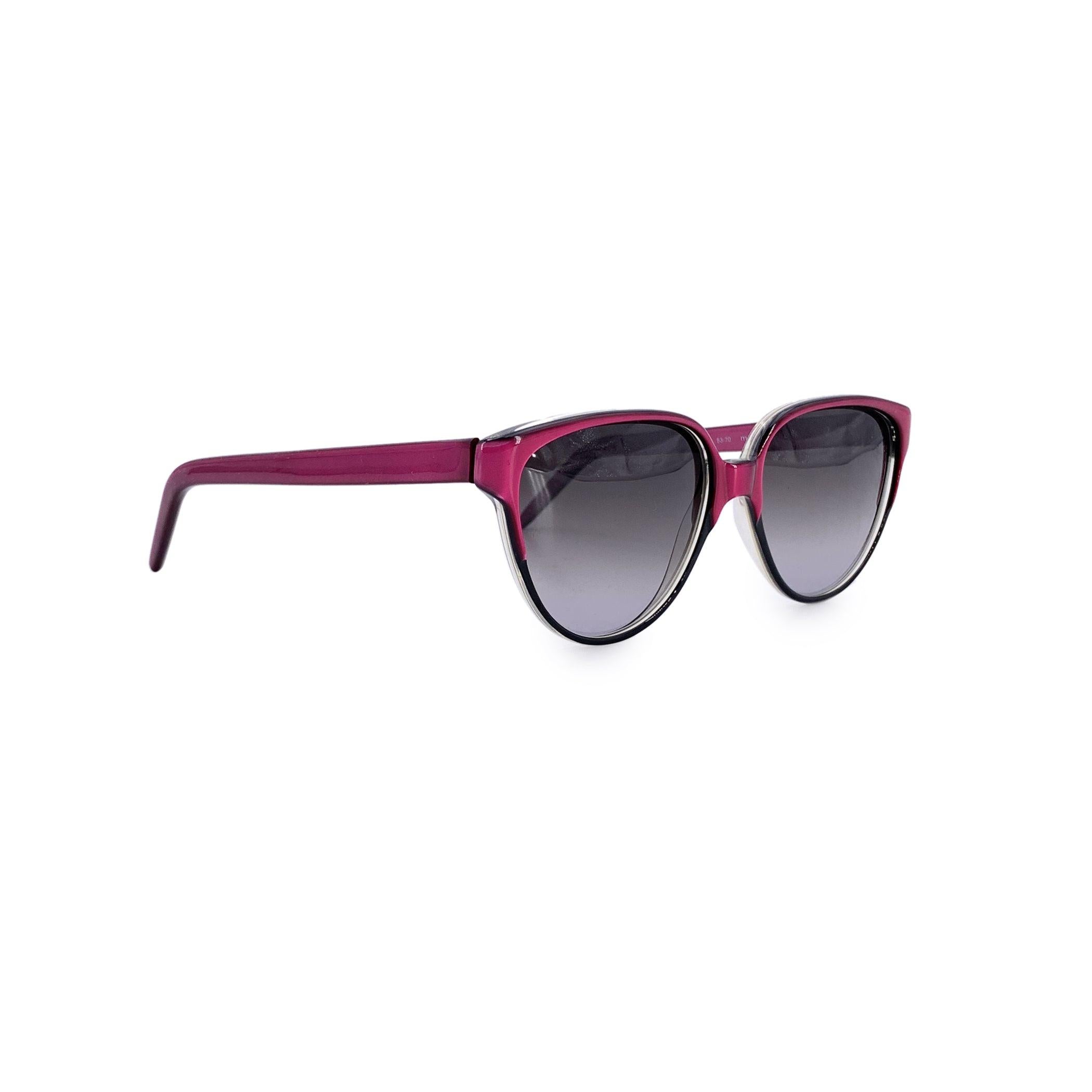 Zeitlose Eleganz mit der Ungaro by Persol Sonnenbrille, Modell 555 - eine seltene Verschmelzung von kühnem italienischen Design und raffiniertem Vintage-Flair. Dieses in Italien gefertigte Paar erzählt eine Geschichte von müheloser Raffinesse, mit