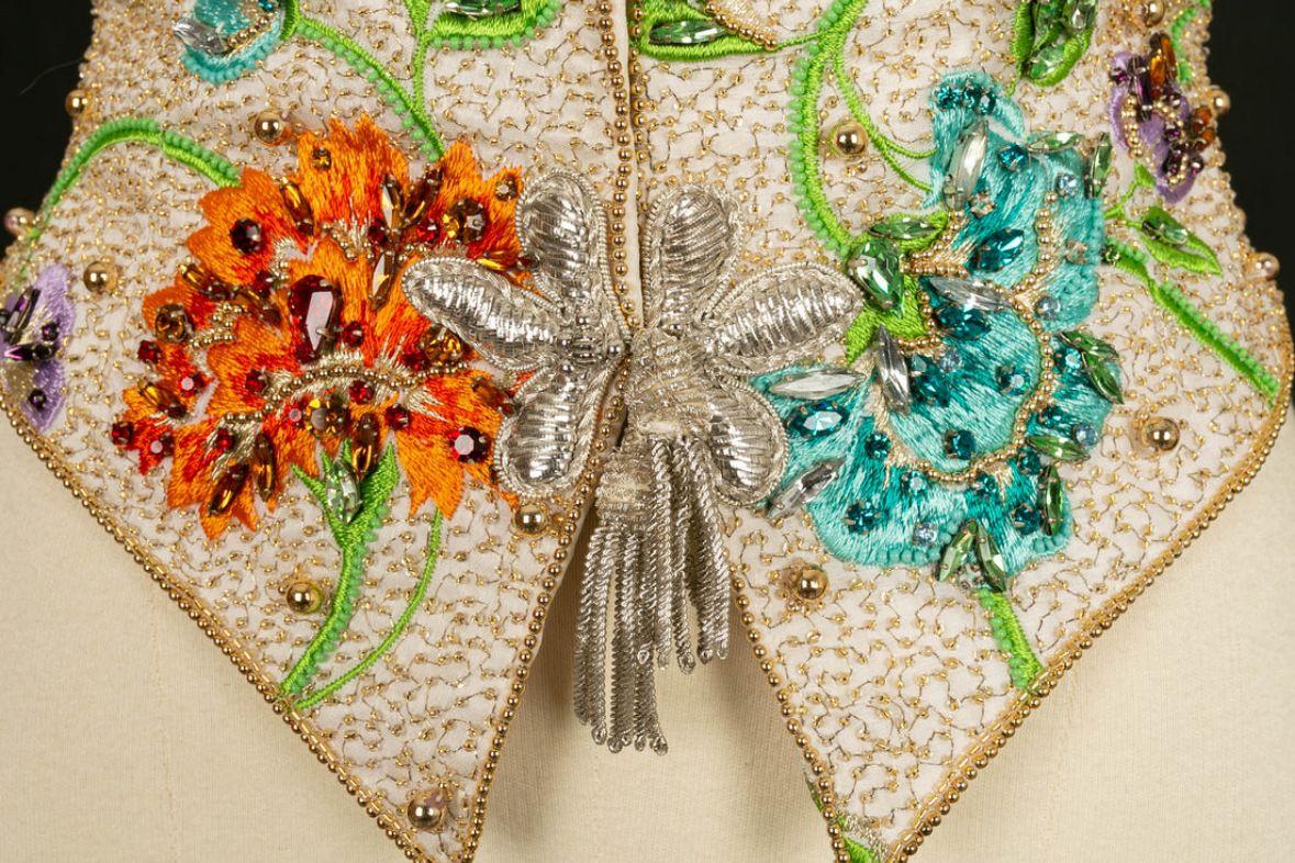 Ungaro Haute brodée de fleurs, de perles et de strass Ensemble Couture en vente 8