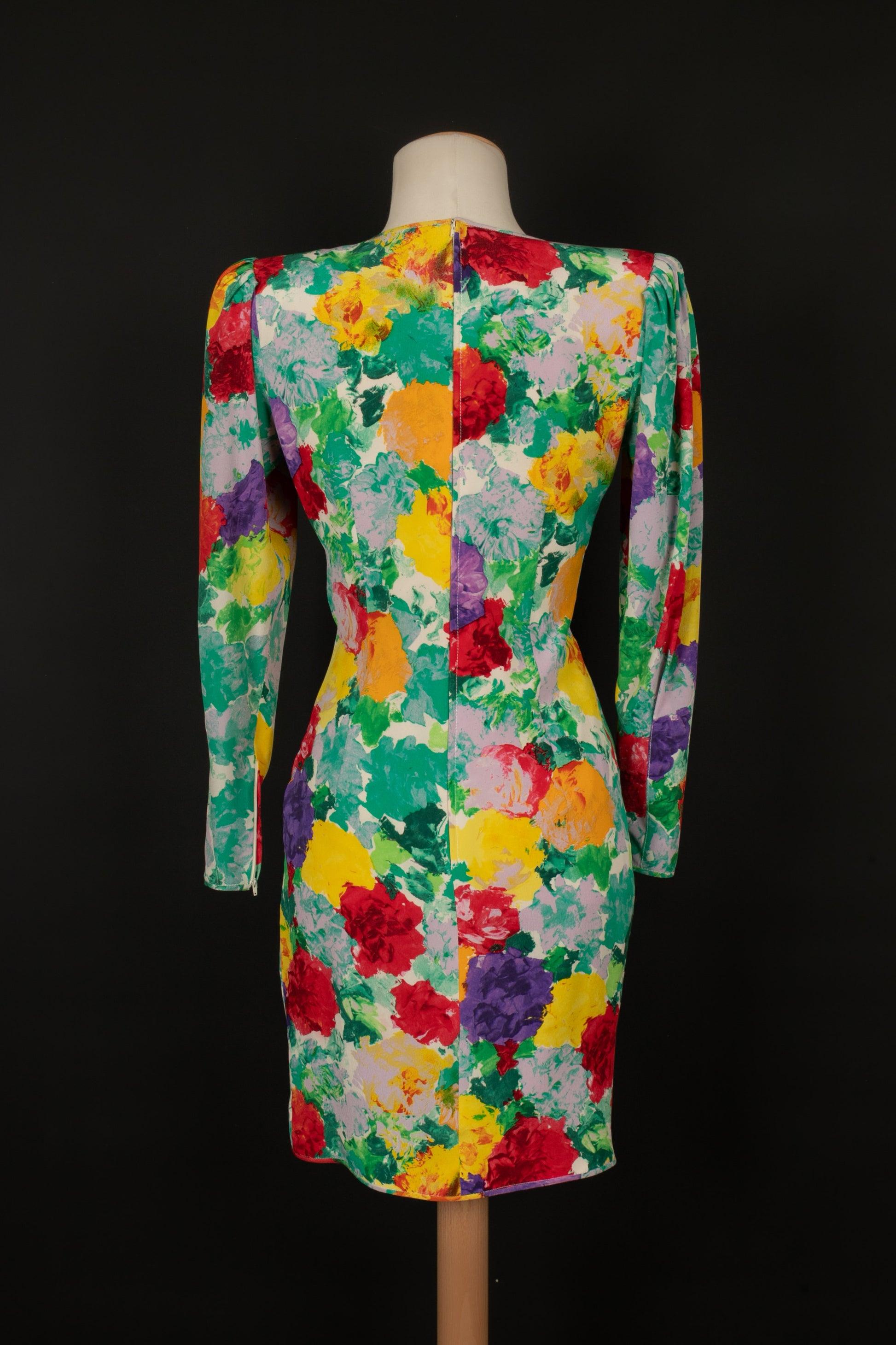 Ungaro Mehrfarbiges Kleid aus Krepp im Zustand „Hervorragend“ im Angebot in SAINT-OUEN-SUR-SEINE, FR