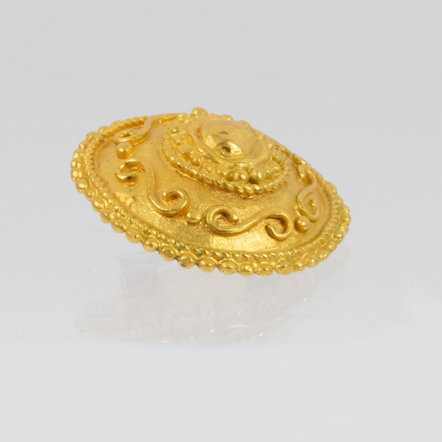Ungaro Paris Verschnörkelte vergoldete Metall-Clip-Ohrringe im Angebot 1