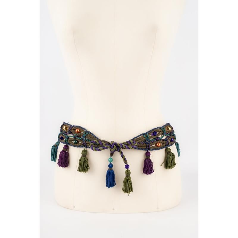 Ungaro - (Made in France) Trimmings belt with glass pearls. Accessory from the middle of the 1980s.

Additional information:
Condition: Very good condition
Dimensions: Length: from 75 cm to 115 cm
Period: 20th Century

Seller Reference: ACC51