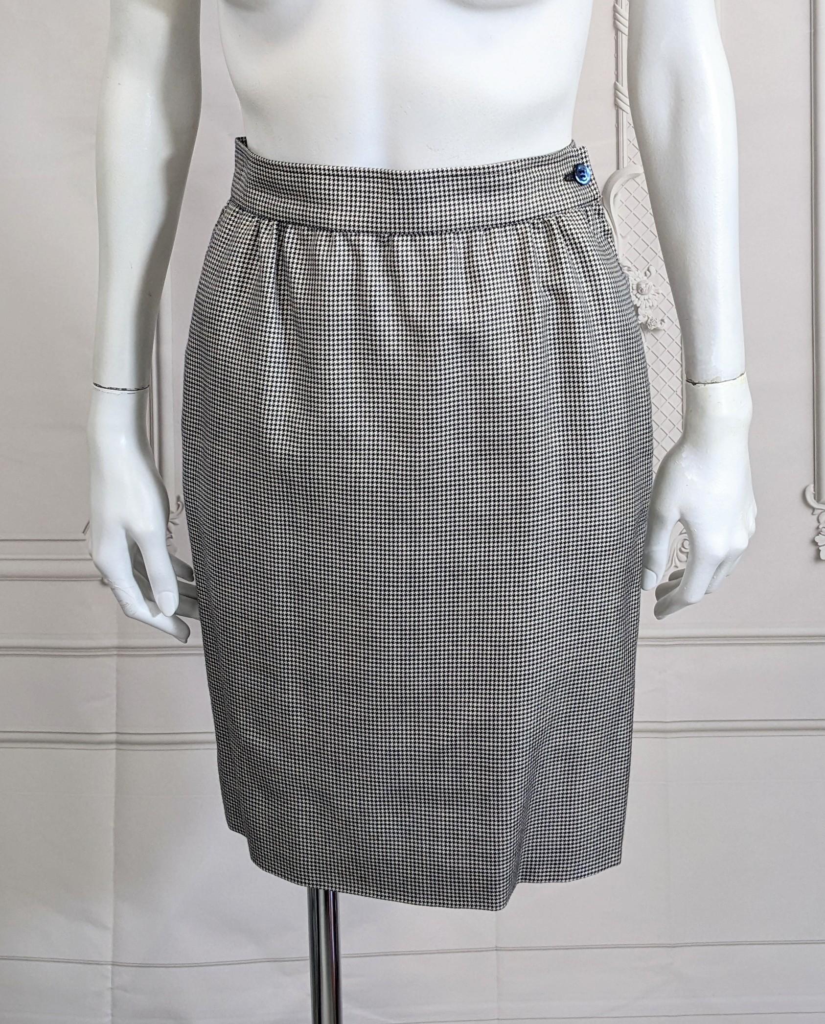 Costume à épaulettes Ungaro en laine pied-de-poule fort en vente 1