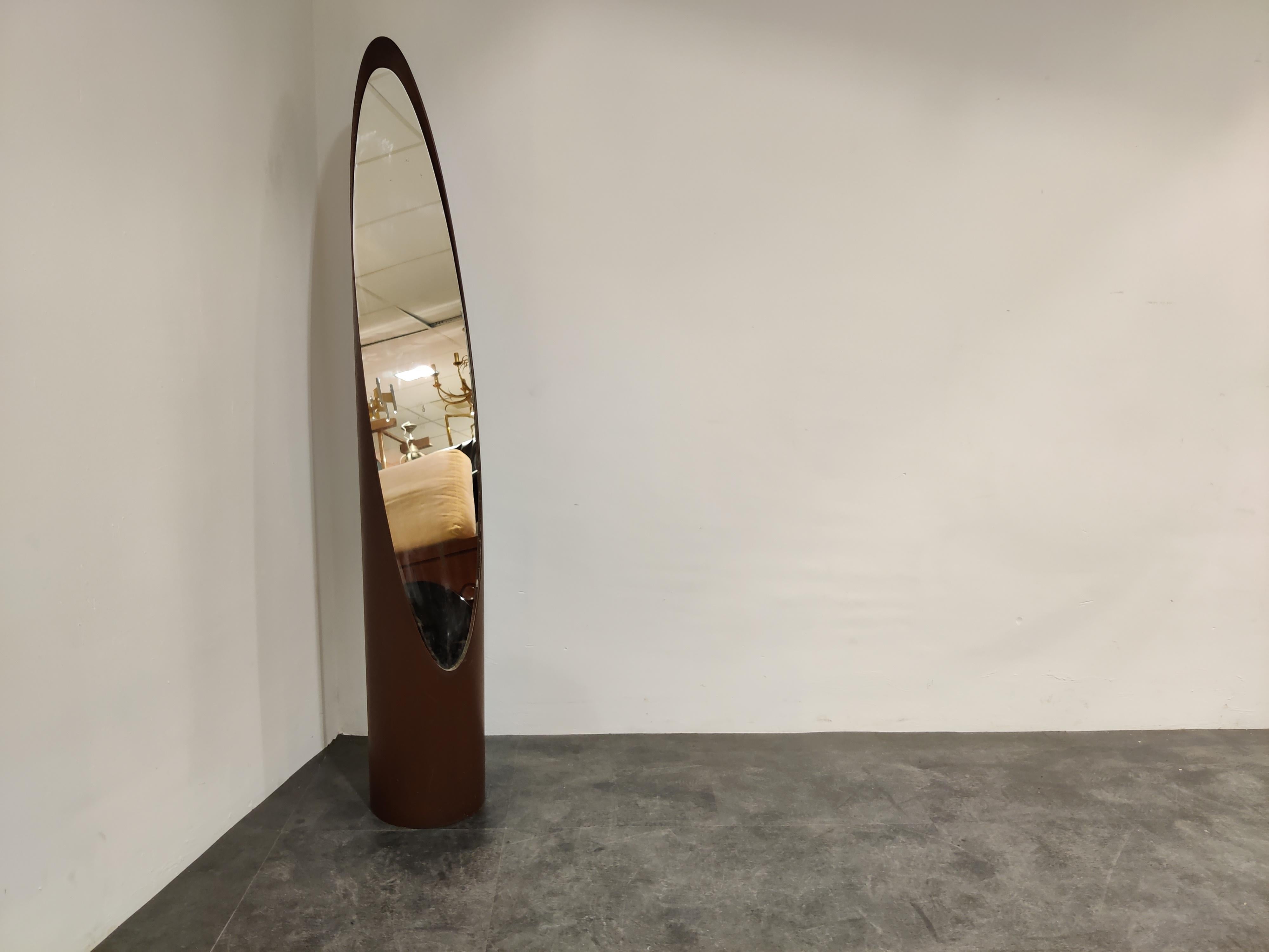Brown 'Lipstick' floor mirror designed by Rodolfo Bonetto.

Good condition with some patina on the mirror. 

Great timeless design,

1970s, France

Dimensions:
Height 164cm/64.56