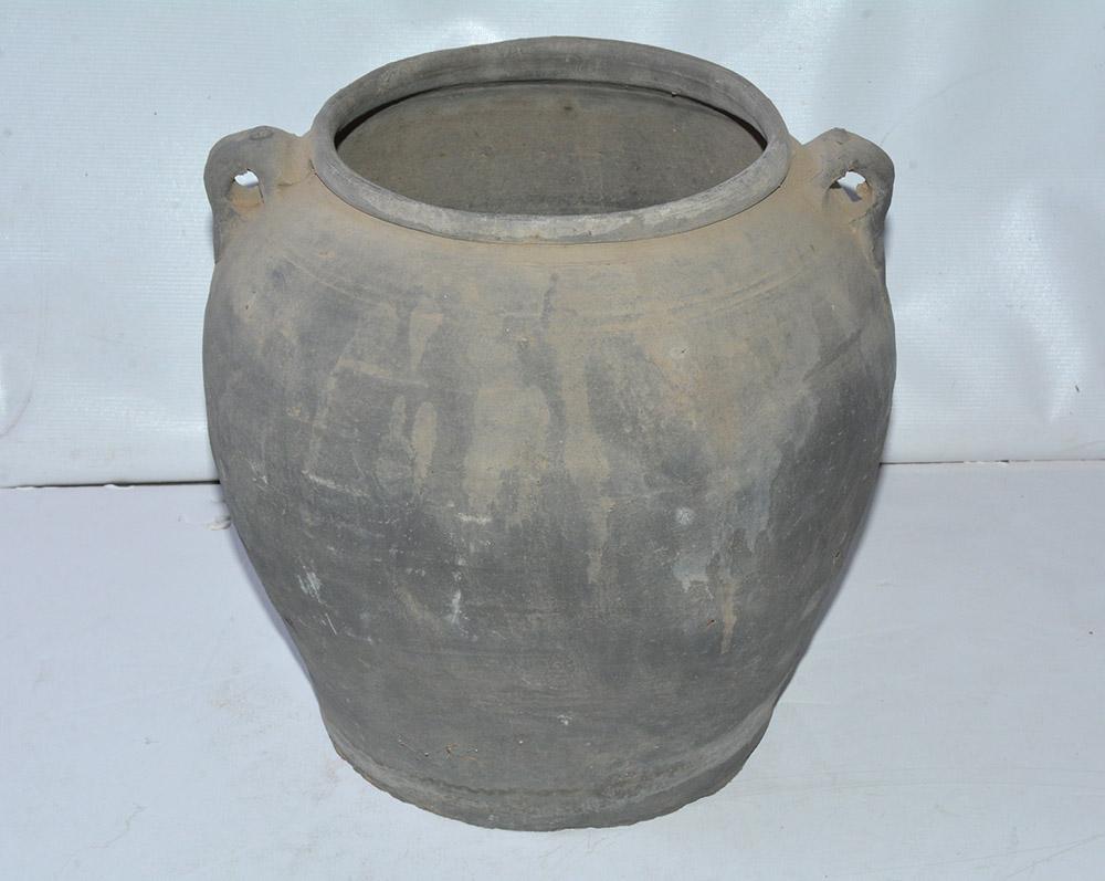 The Chinese clay jar is handcrafted and has two small handles. The organic rich dark clay is from a Chinese river basin.
Search terms: Planter, cachepot.