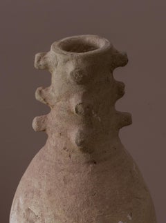Vaso in ceramica marocchina Tamegrout non smaltata con collo alto borchiato