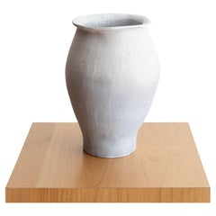 Vase sculptural contemporain en porcelaine non émaillée de Jenny Min