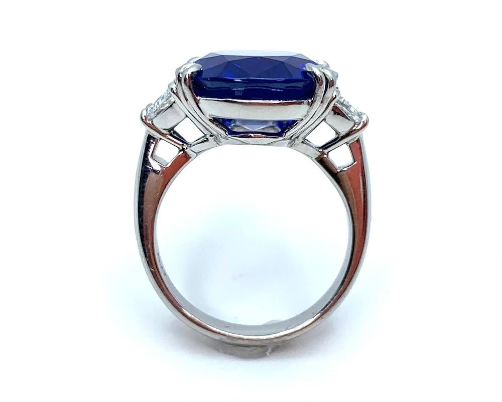 Bague en saphir bleu de Ceylan non chauffé et diamants de 12,23 carats certifiés GIA en vente 2