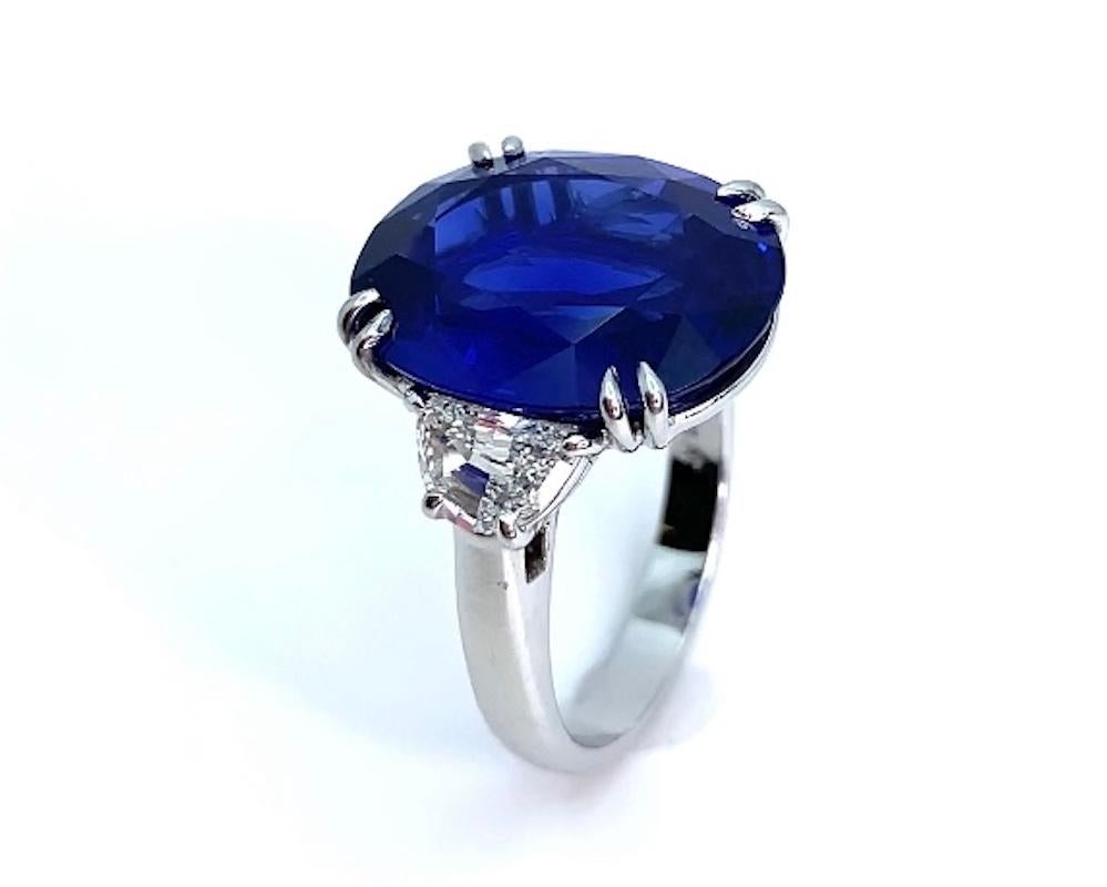 Anillo de diamantes y zafiro azul de Ceilán de 12,23 quilates sin calentar certificado por GIA Corte oval en venta