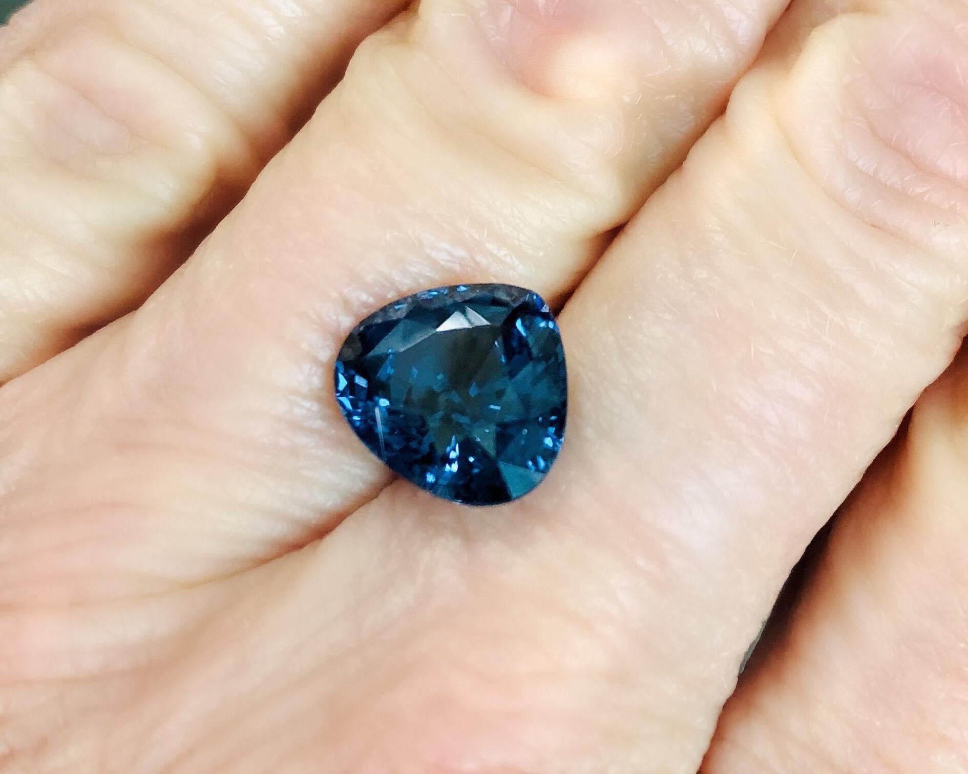 Unheated 5.02 Carat Blue Spinel, Loose Gemstone, GIA Certified ..... A For Sale 7