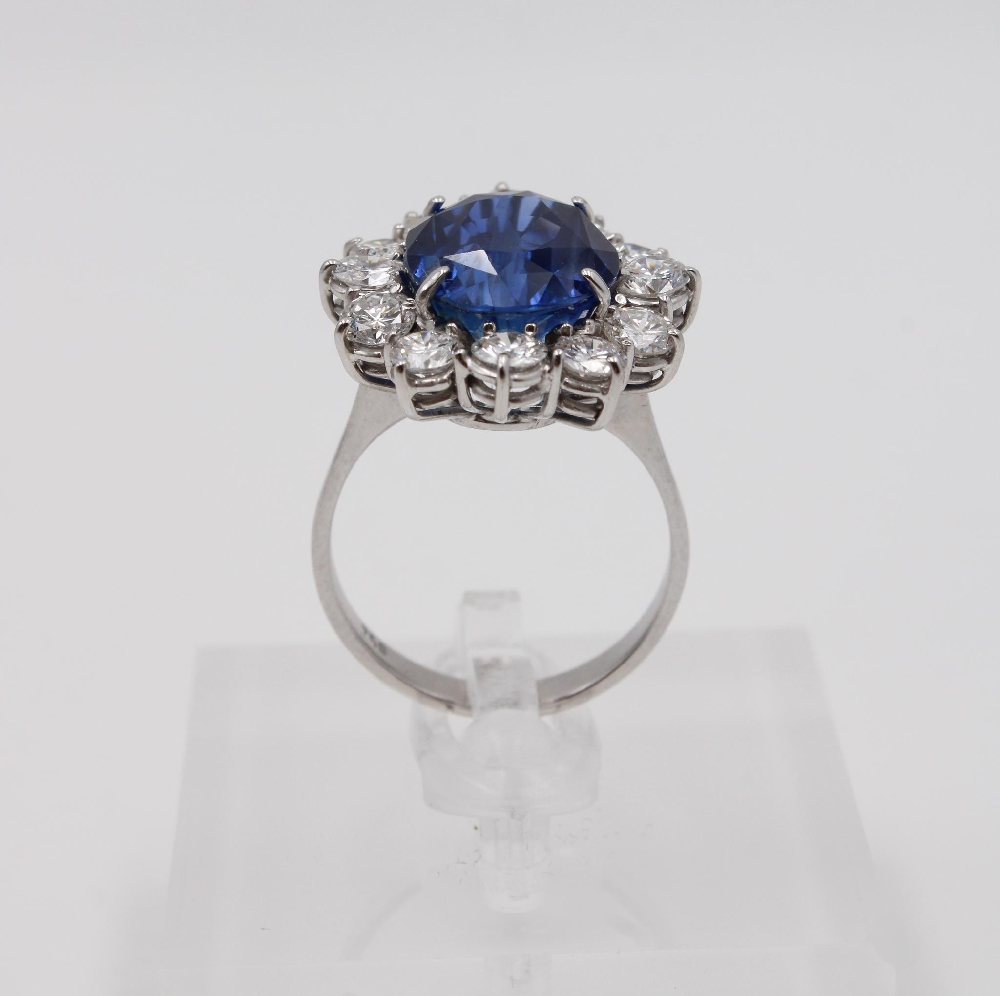Bague saphir bleu royal de Madagascar non chauffé 8,22 ct avec diamants Neuf - En vente à Roma, IT