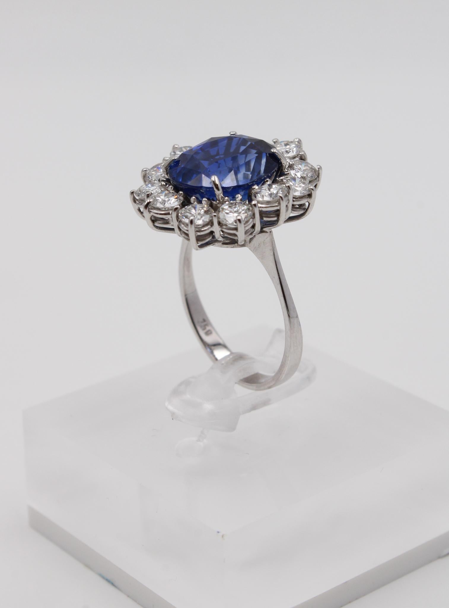 Bague saphir bleu royal de Madagascar non chauffé 8,22 ct avec diamants Unisexe en vente