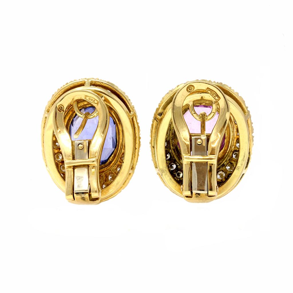 Clips d'oreilles en saphirs bleus et roses non chauffés et diamants Bon état - En vente à Miami, FL