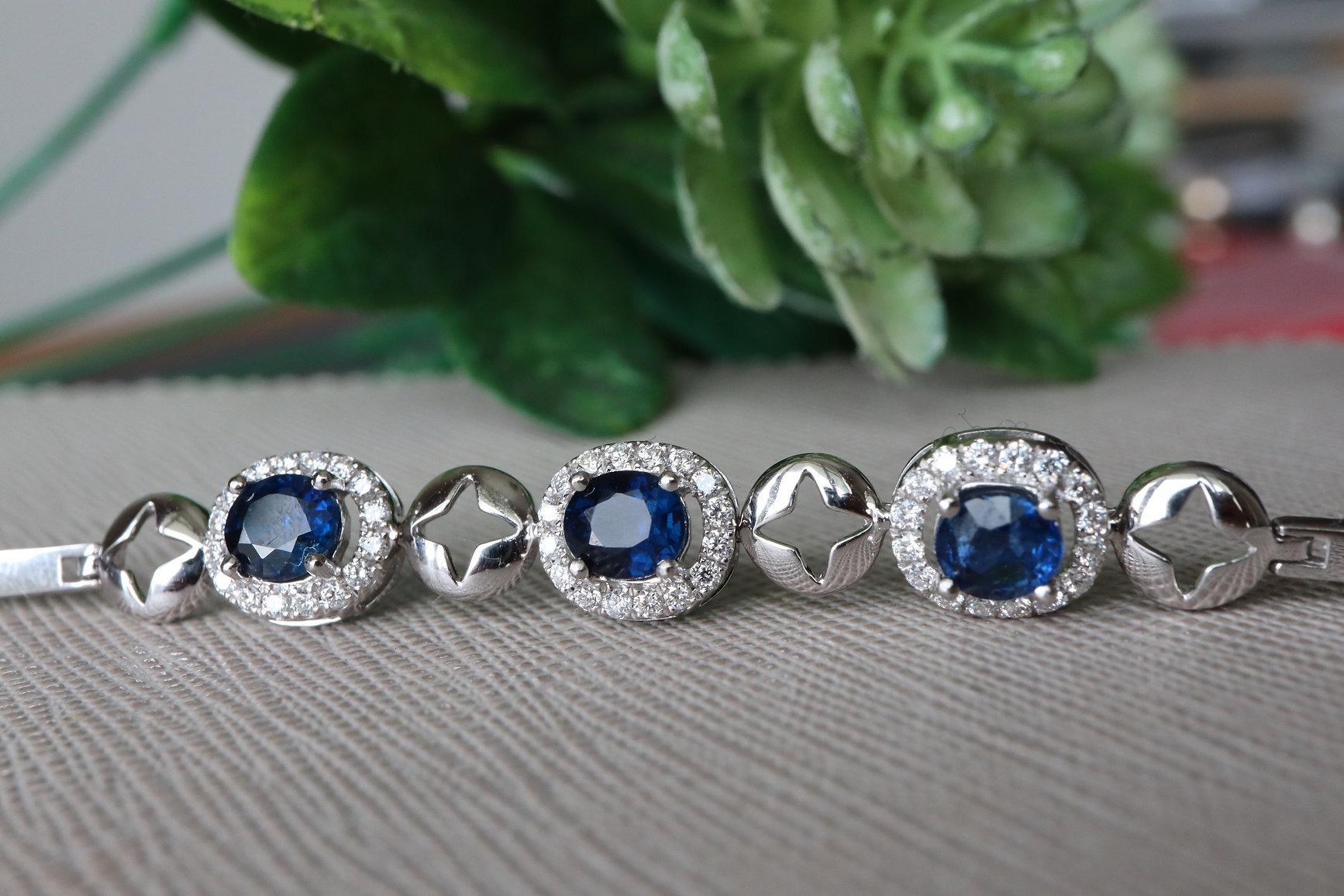 Bracelet en saphir bleu non chauffé et diamant en or massif 18k en vente 2