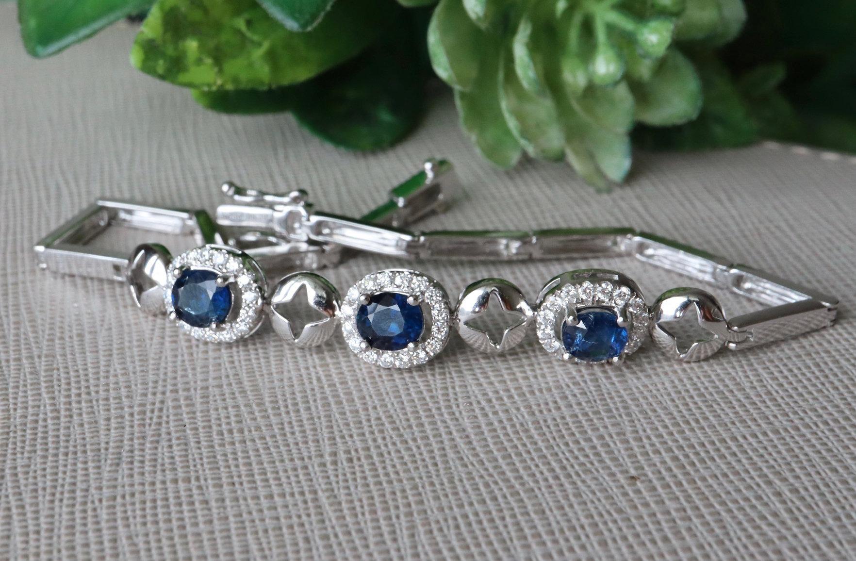 Bracelet en saphir bleu non chauffé et diamant en or massif 18k en vente 3