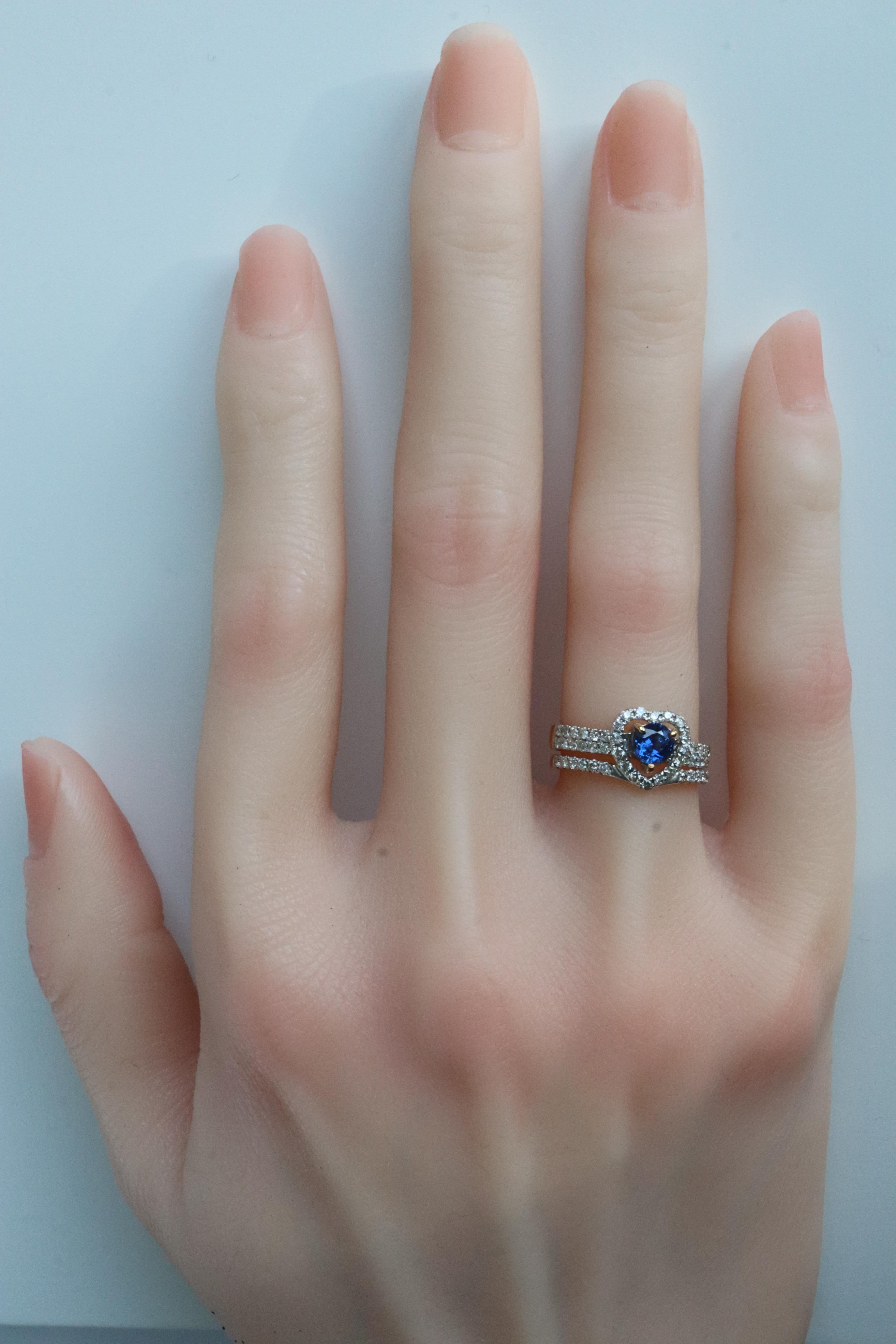 Unheated Blue Sapphire and Natural Diamond in two-way ring For Sale 1