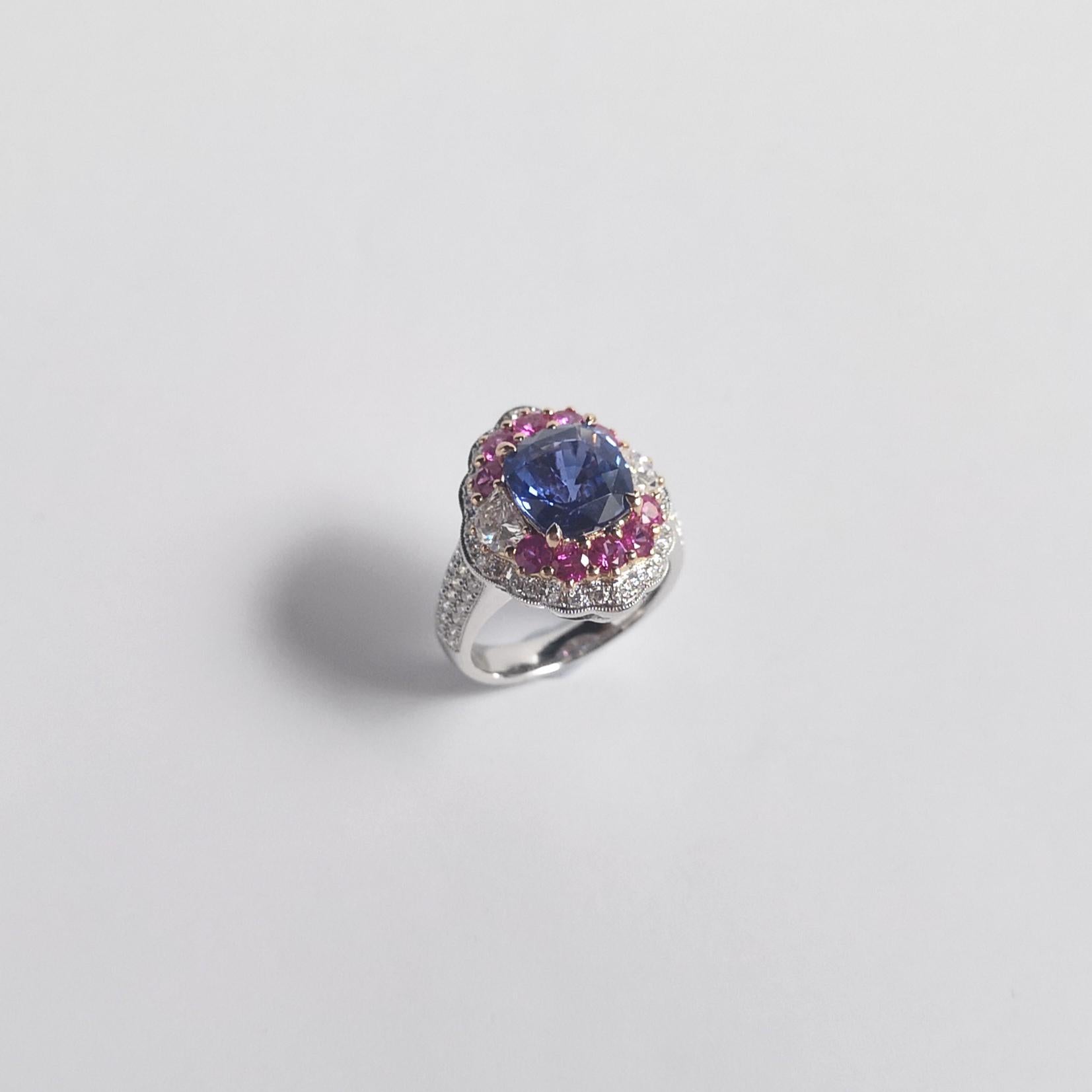 Anello con zaffiro blu non riscaldato, zaffiro rosa e diamante in oro bianco 18 carati in vendita 7