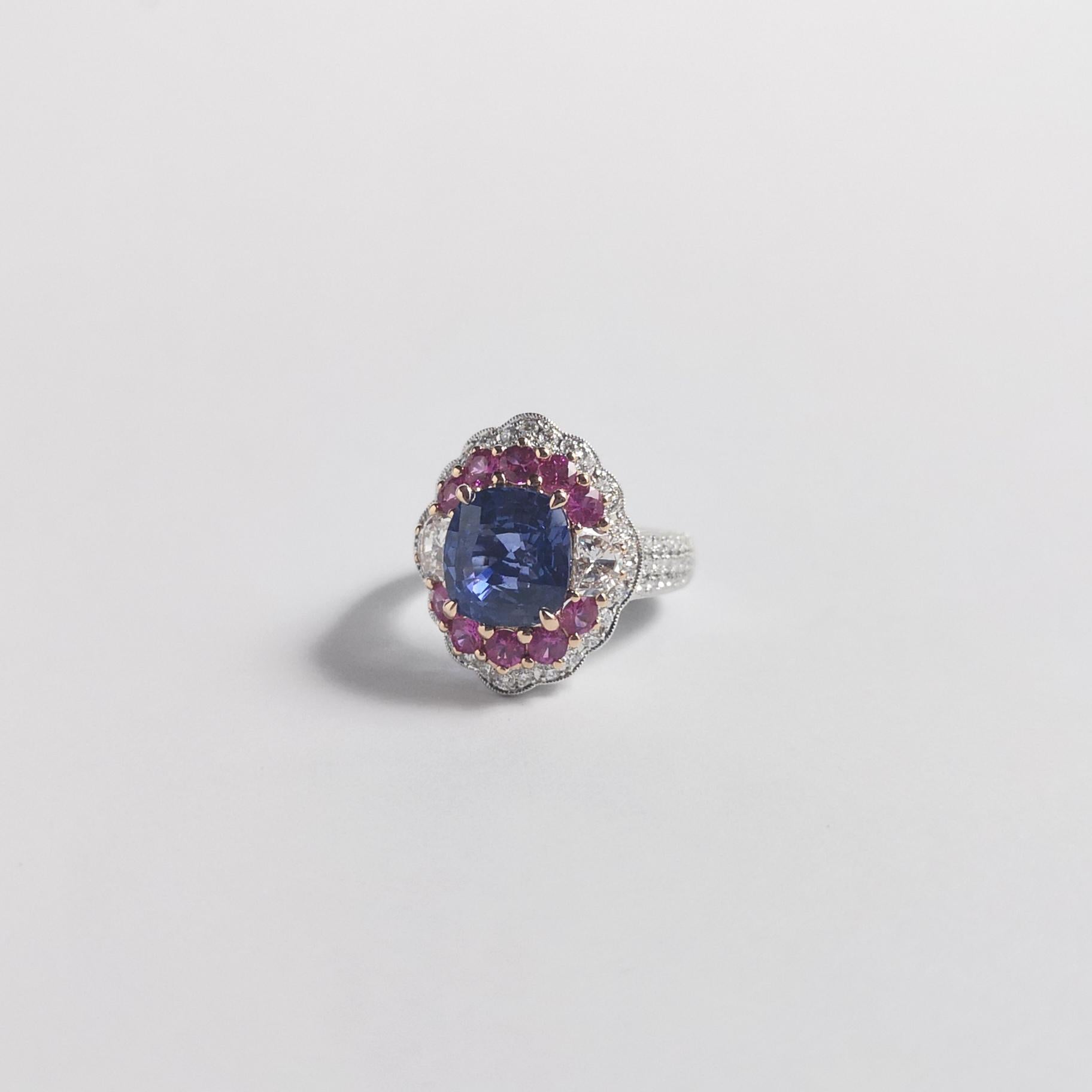 Anello con zaffiro blu non riscaldato, zaffiro rosa e diamante in oro bianco 18 carati in vendita 3