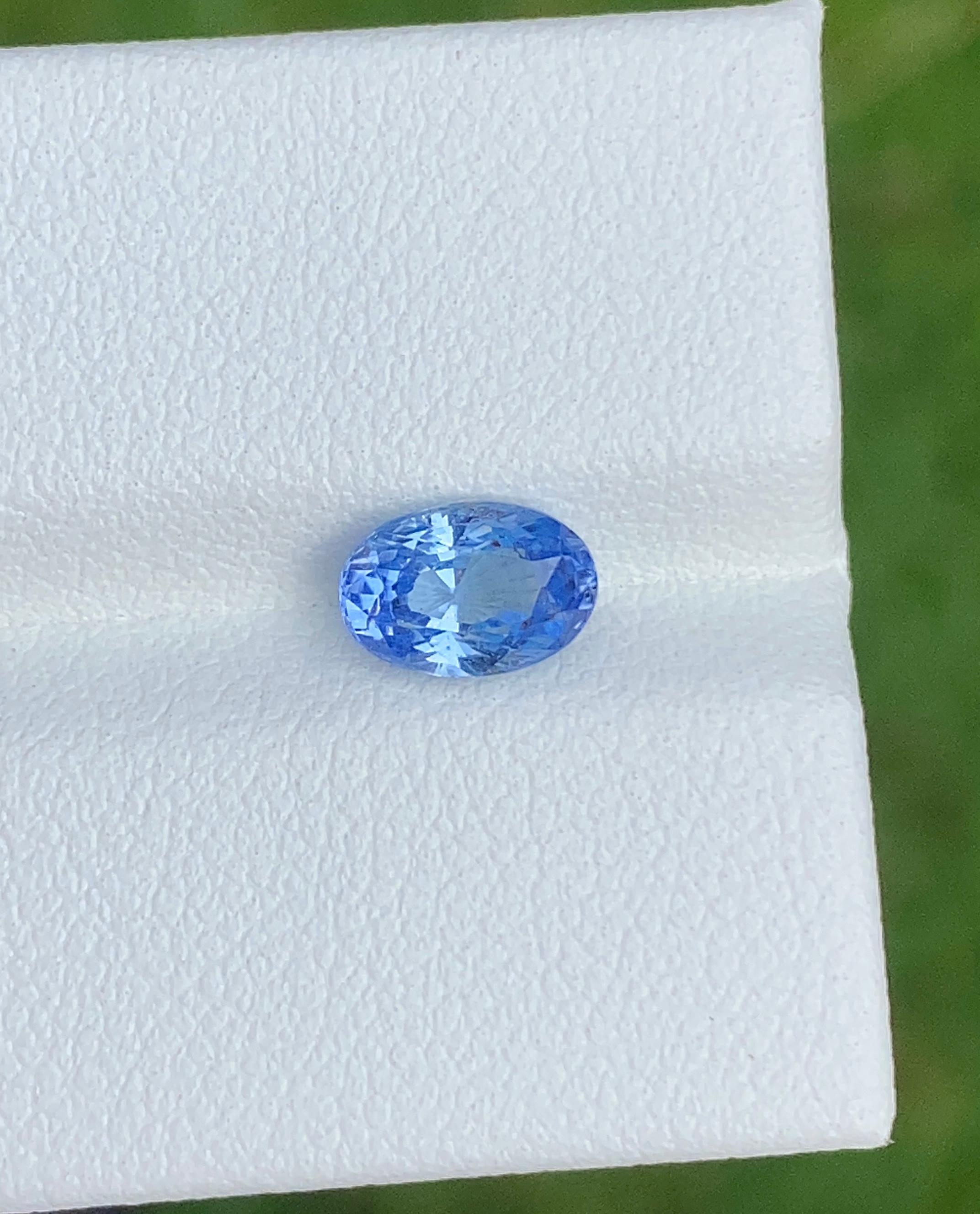 Taille ovale Bague saphir bleu non chauffé certifié, pierre précieuse ovale de 1,25 carat d'origine de Ceylan en vente