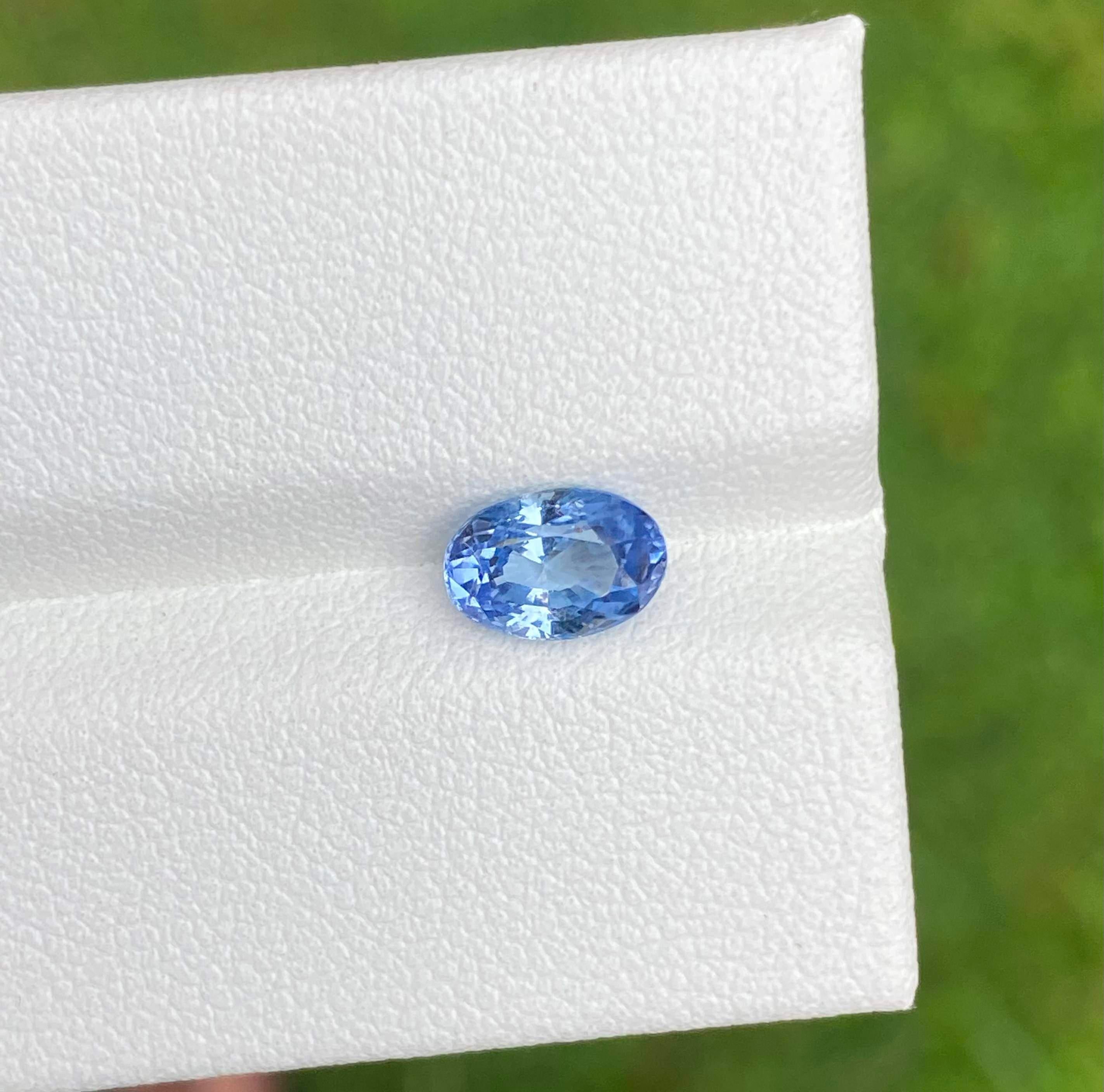 Bague saphir bleu non chauffé certifié, pierre précieuse ovale de 1,25 carat d'origine de Ceylan Unisexe en vente