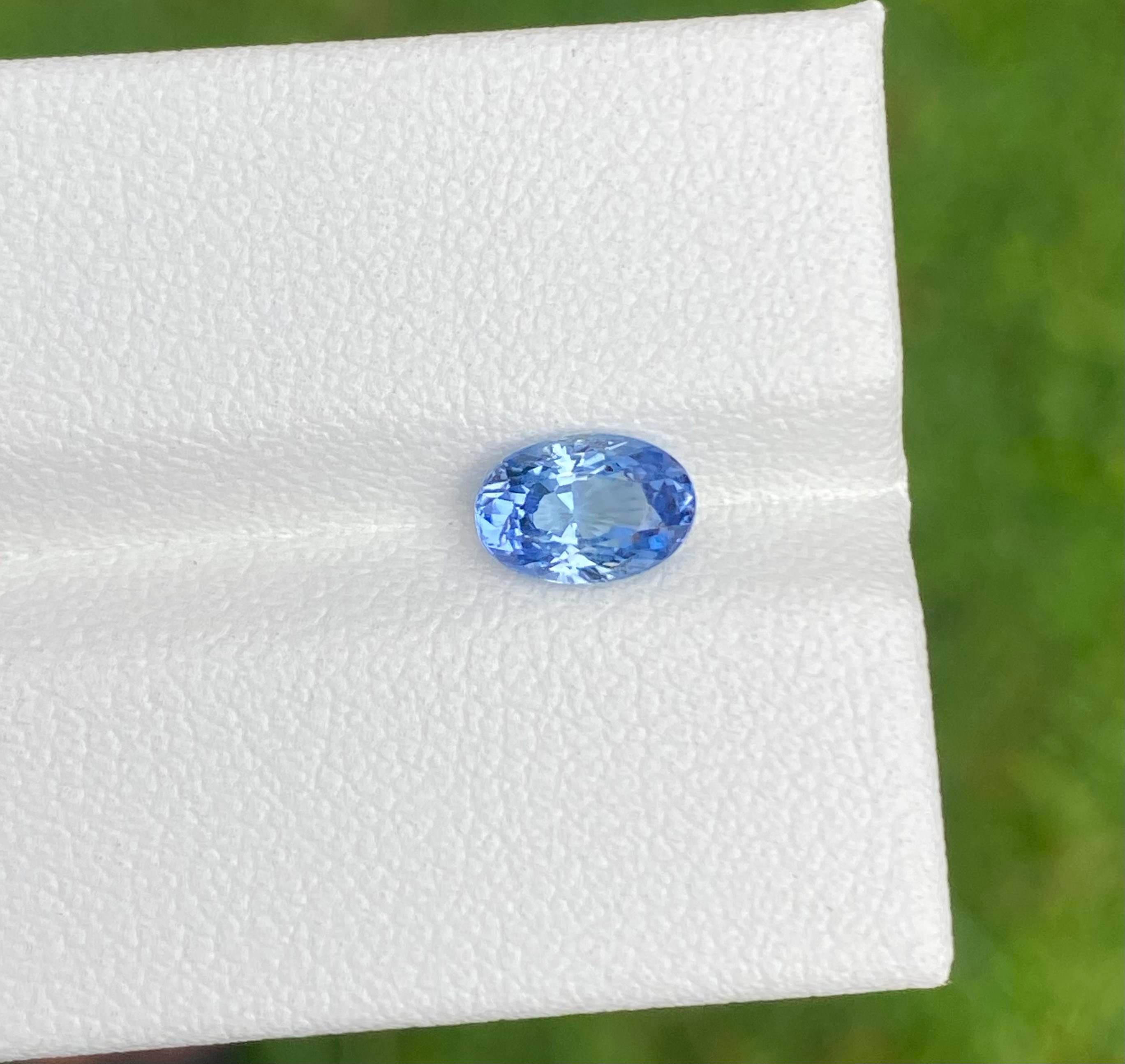 Bague saphir bleu non chauffé certifié, pierre précieuse ovale de 1,25 carat d'origine de Ceylan en vente 1