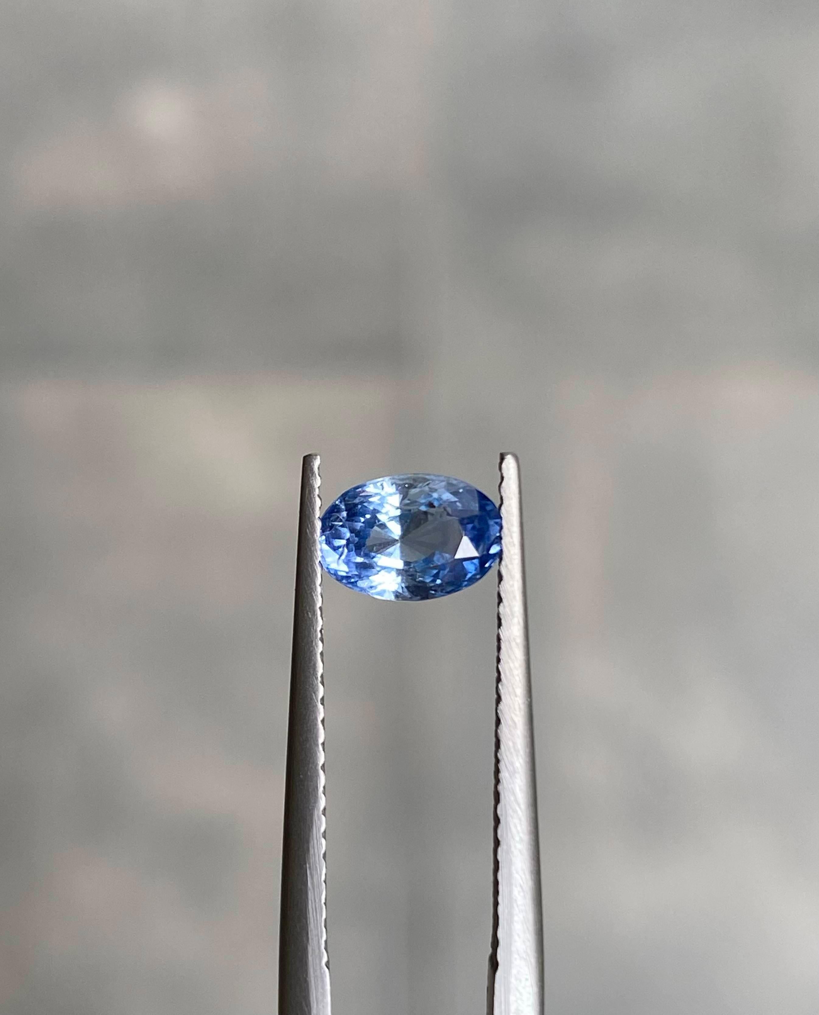 Certified Unheated Blue Sapphire Ring Gem 1.25 Carat Oval Gemstone Ceylon Origin For Sale 2